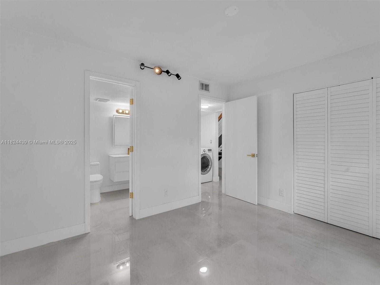 Small Image of 3427 ATLANTA DR, Hollywood Number 19