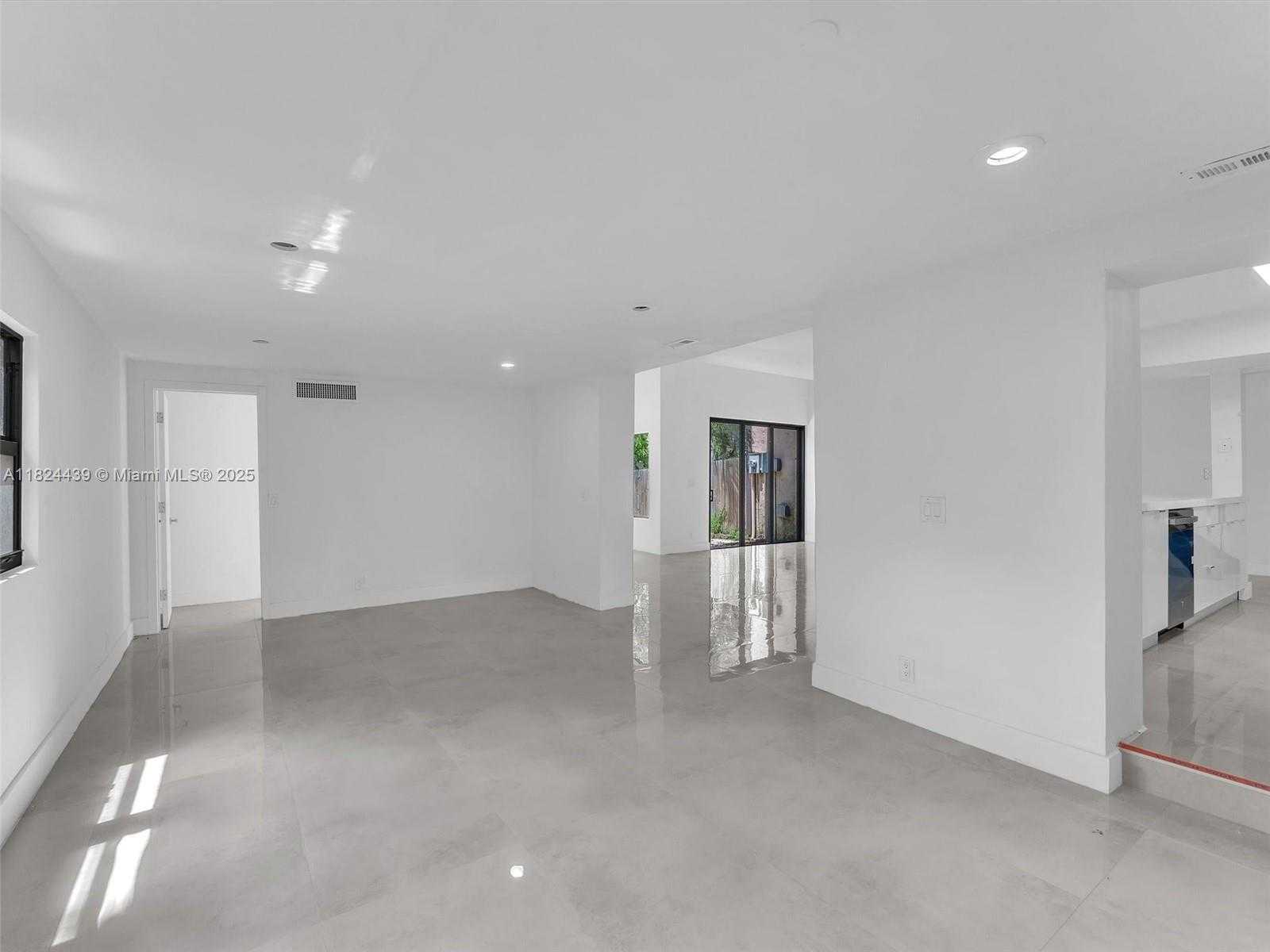 Small Image of 3427 ATLANTA DR, Hollywood Number 4