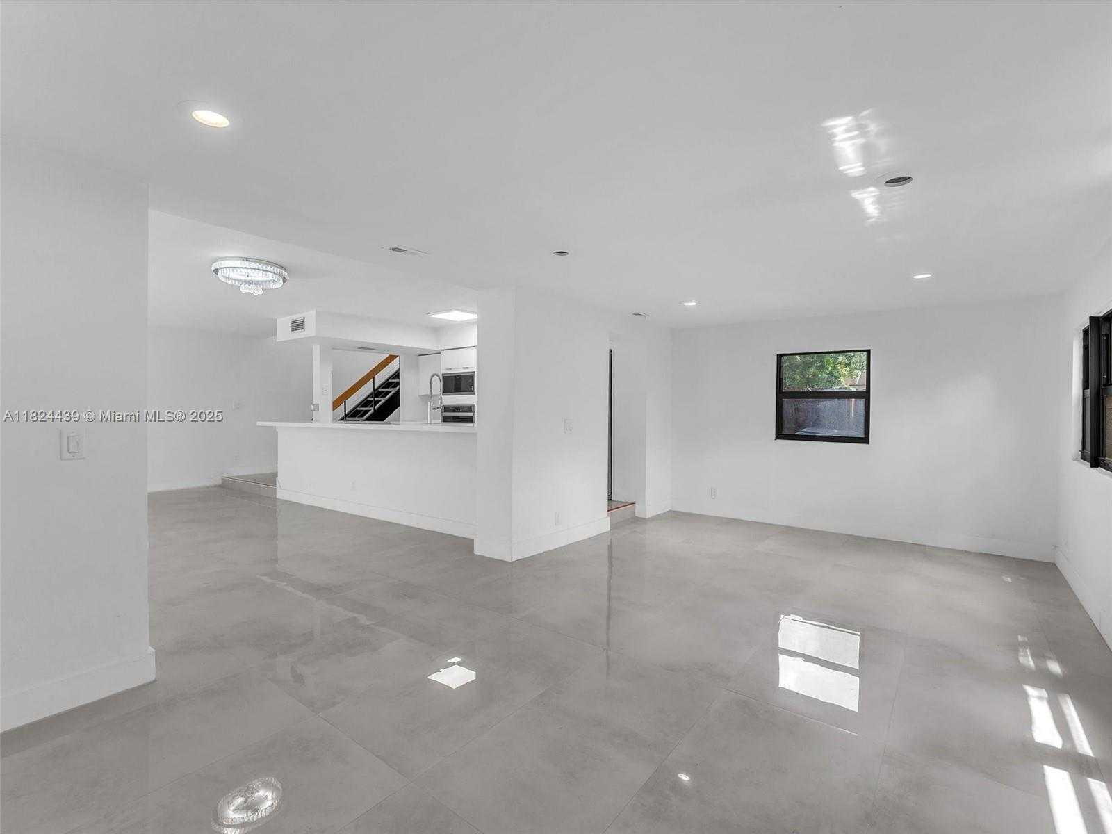 Small Image of 3427 ATLANTA DR, Hollywood Number 5
