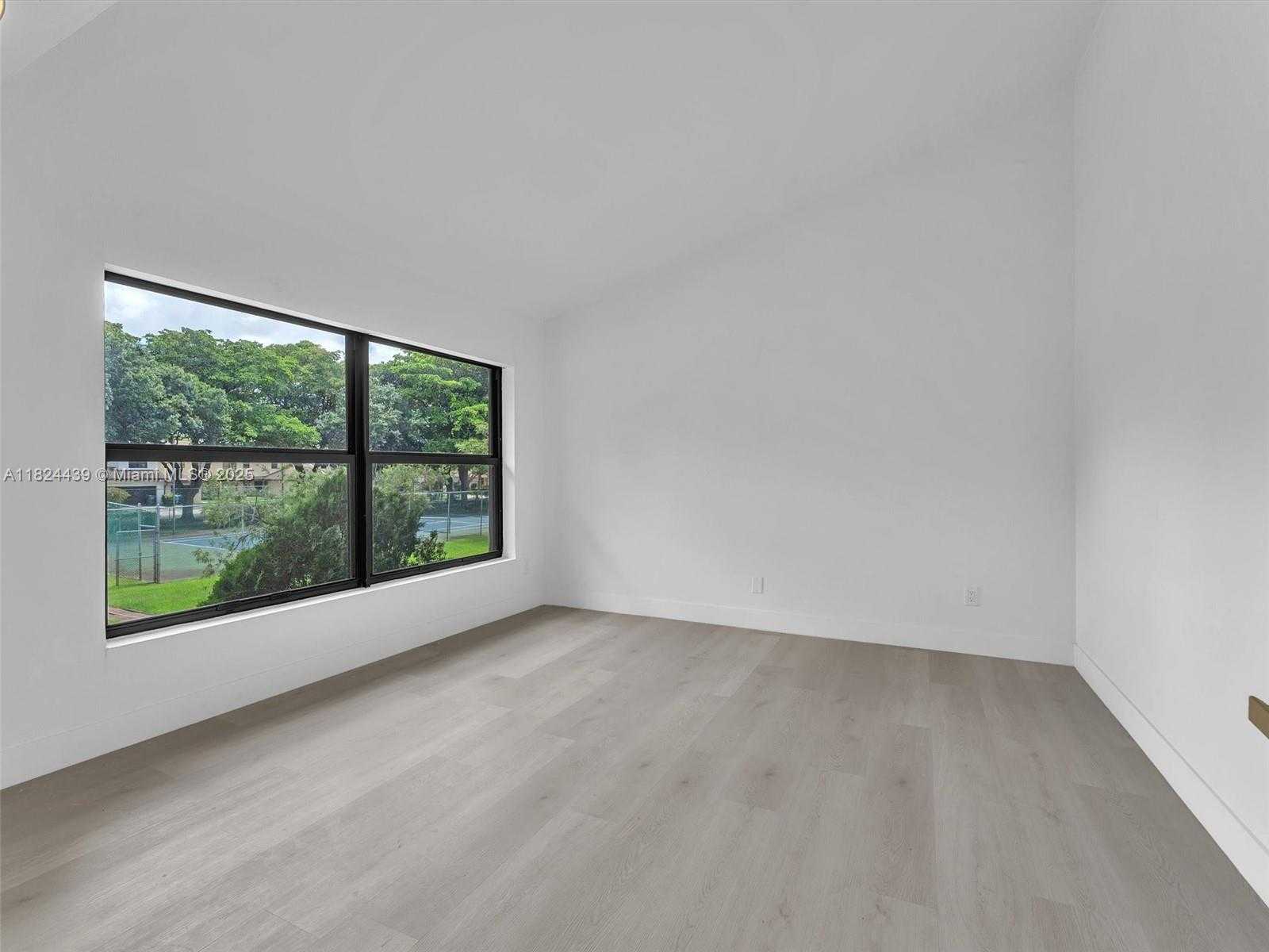 Small Image of 3427 ATLANTA DR, Hollywood Number 9