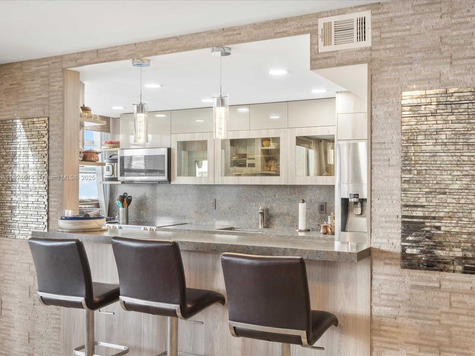 Small Image of 18071 BISCAYNE BLVD #1401, Aventura Number 12