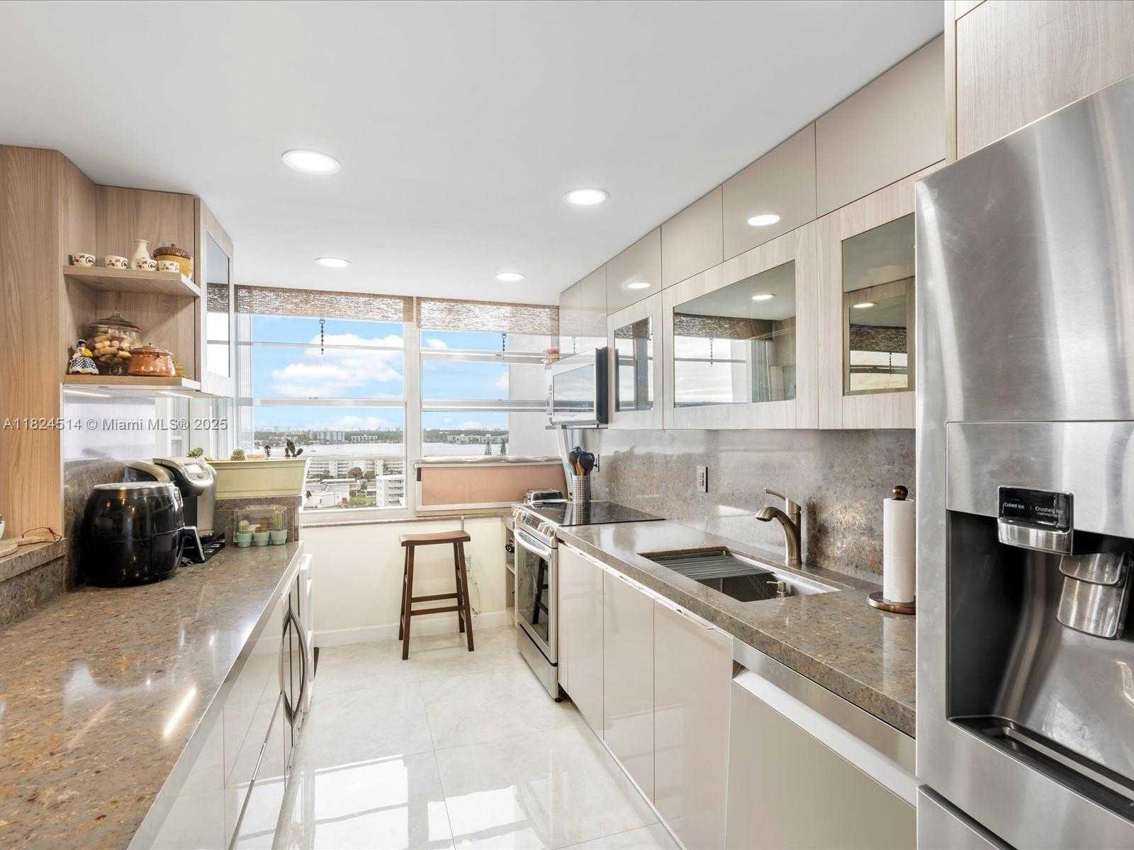 Small Image of 18071 BISCAYNE BLVD #1401, Aventura Number 15