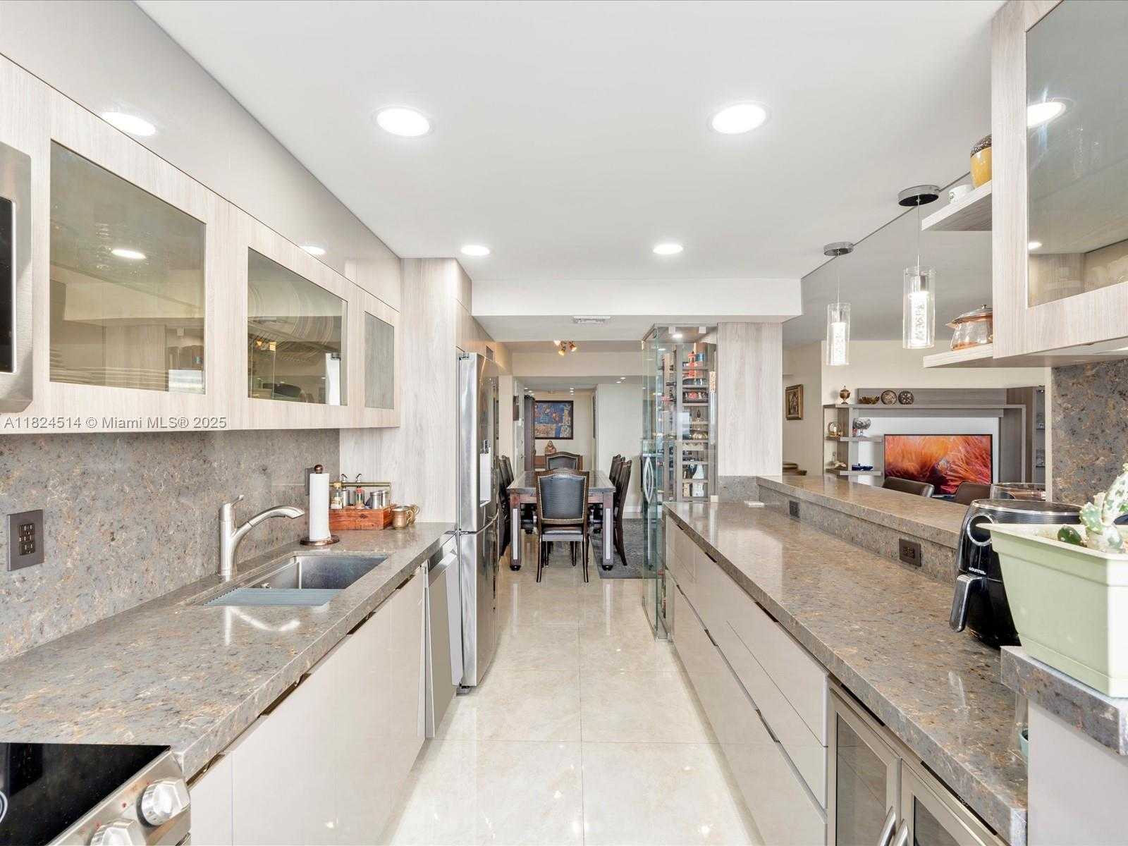 Small Image of 18071 BISCAYNE BLVD #1401, Aventura Number 16