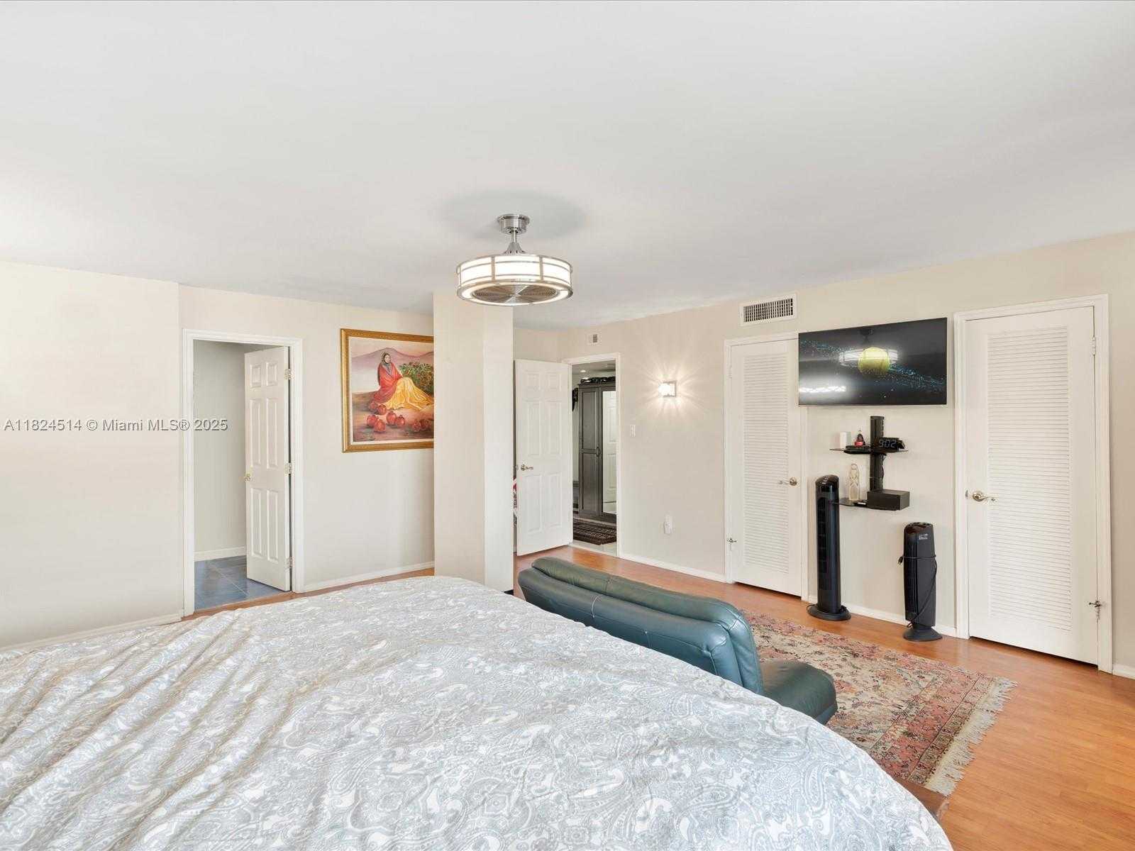 Small Image of 18071 BISCAYNE BLVD #1401, Aventura Number 23