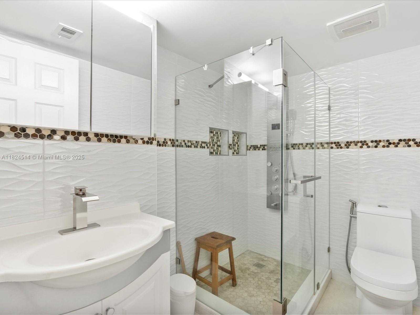 Small Image of 18071 BISCAYNE BLVD #1401, Aventura Number 29