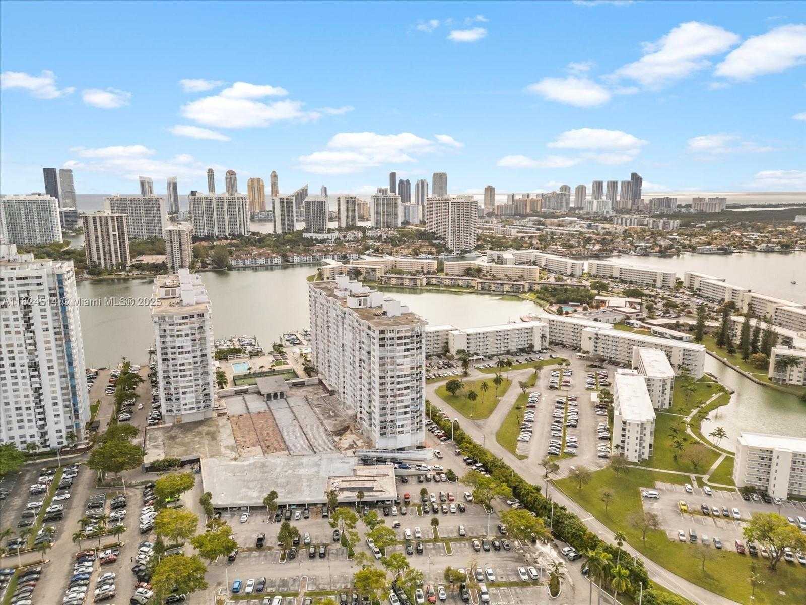 Small Image of 18071 BISCAYNE BLVD #1401, Aventura Number 35