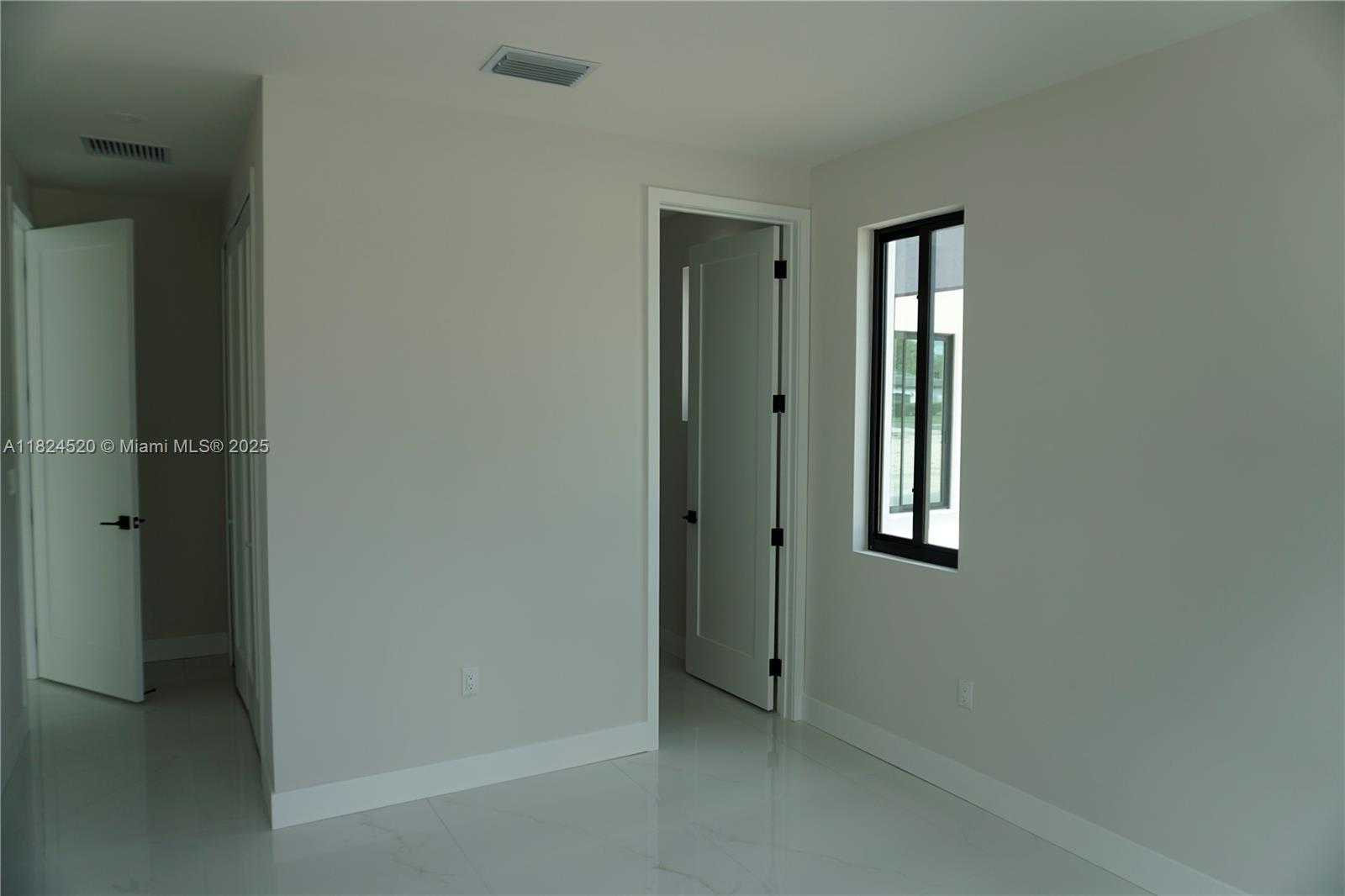 Small Image of 12383 SOUTH WEST 220 ST, Miami Number 11