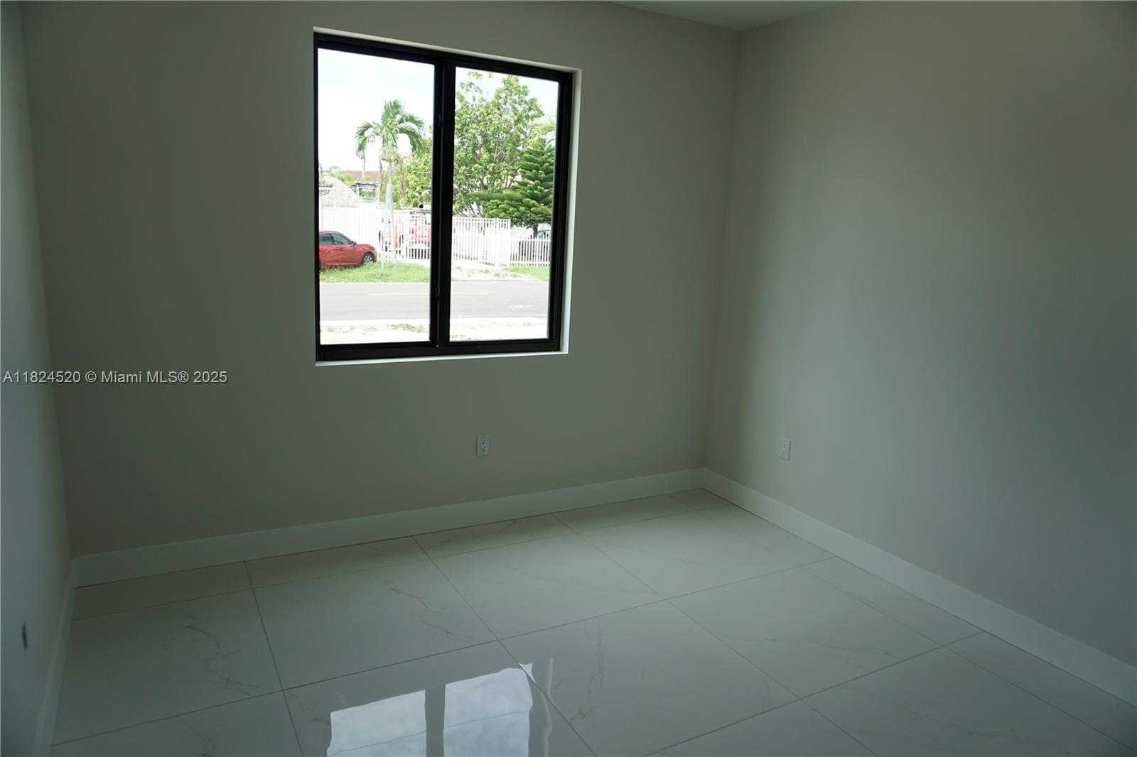 Small Image of 12383 SOUTH WEST 220 ST, Miami Number 14