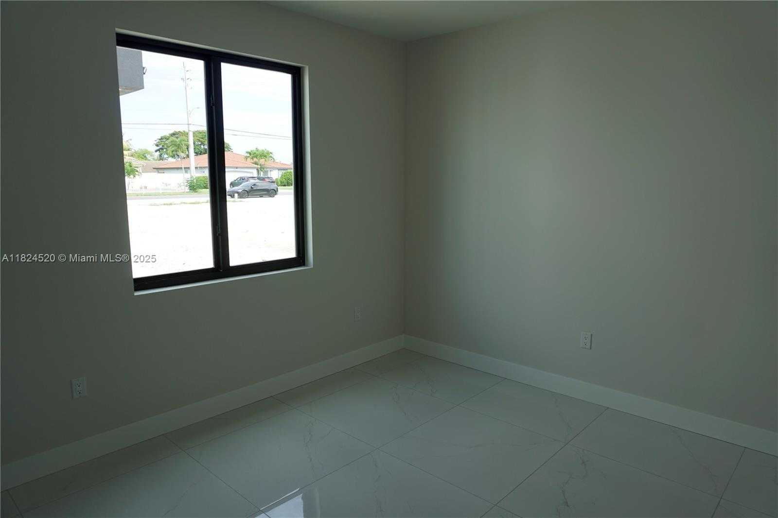Small Image of 12383 SOUTH WEST 220 ST, Miami Number 15