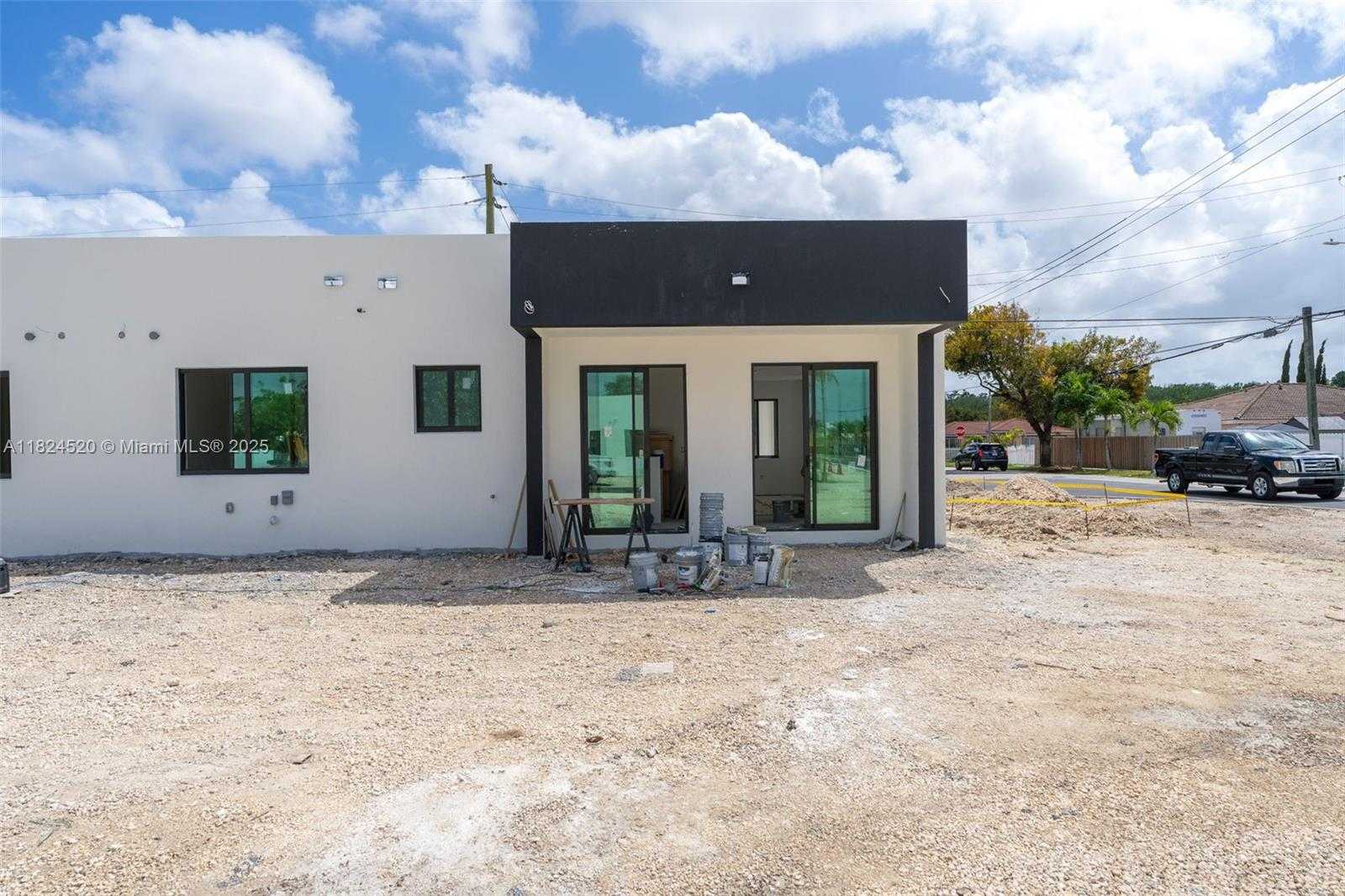 Small Image of 12383 SOUTH WEST 220 ST, Miami Number 2