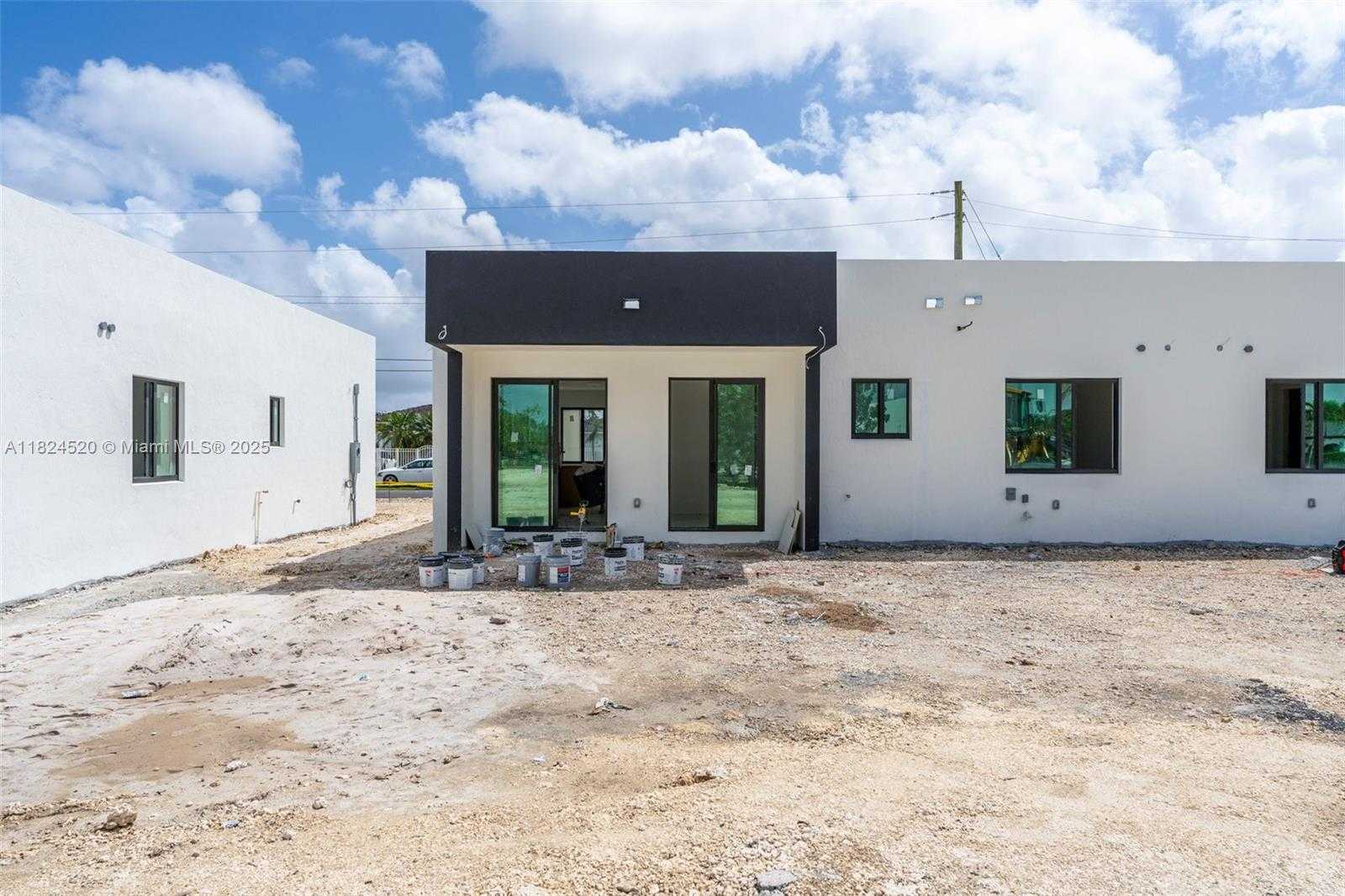 Small Image of 12383 SOUTH WEST 220 ST, Miami Number 3