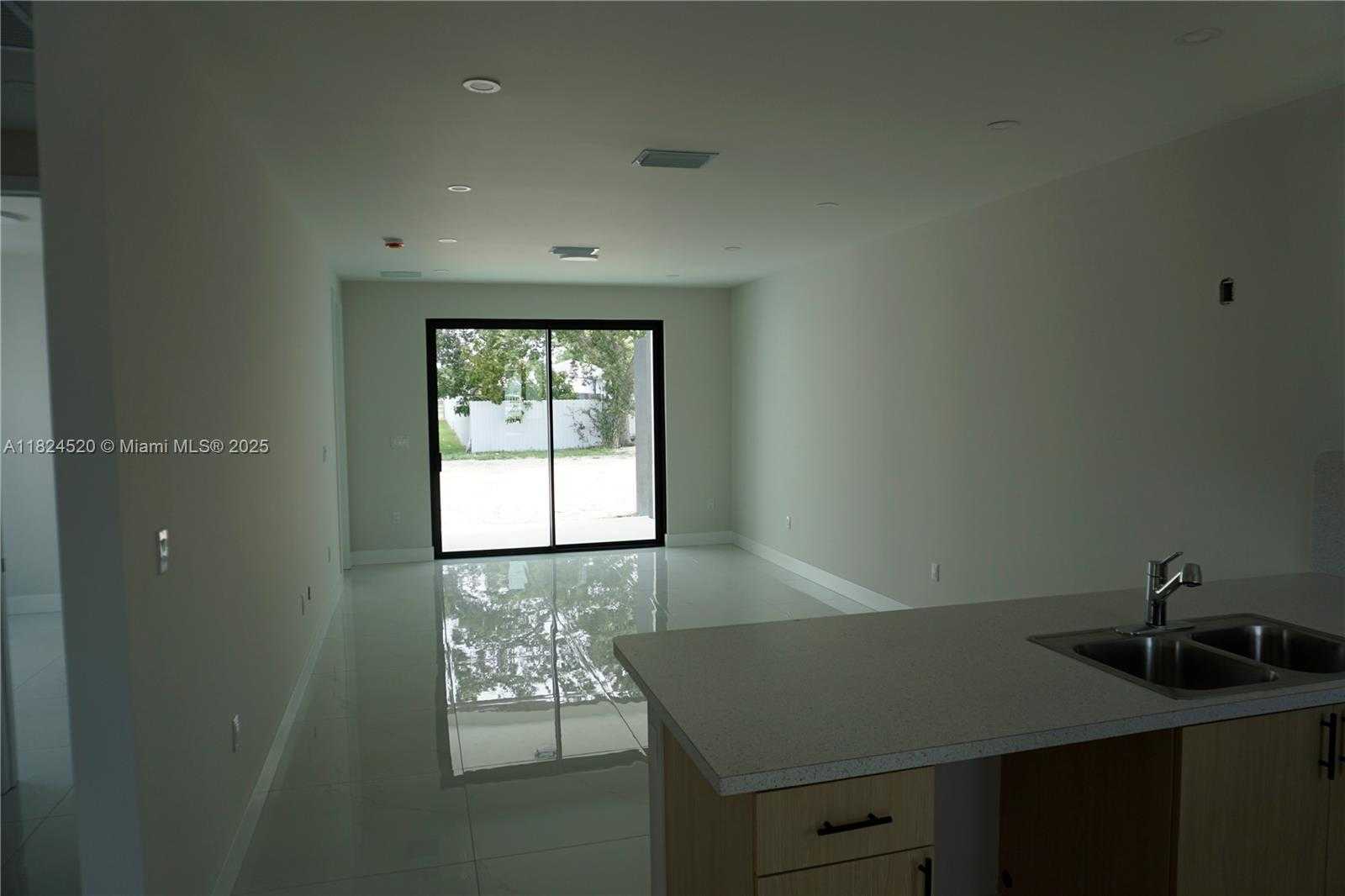 Small Image of 12383 SOUTH WEST 220 ST, Miami Number 5