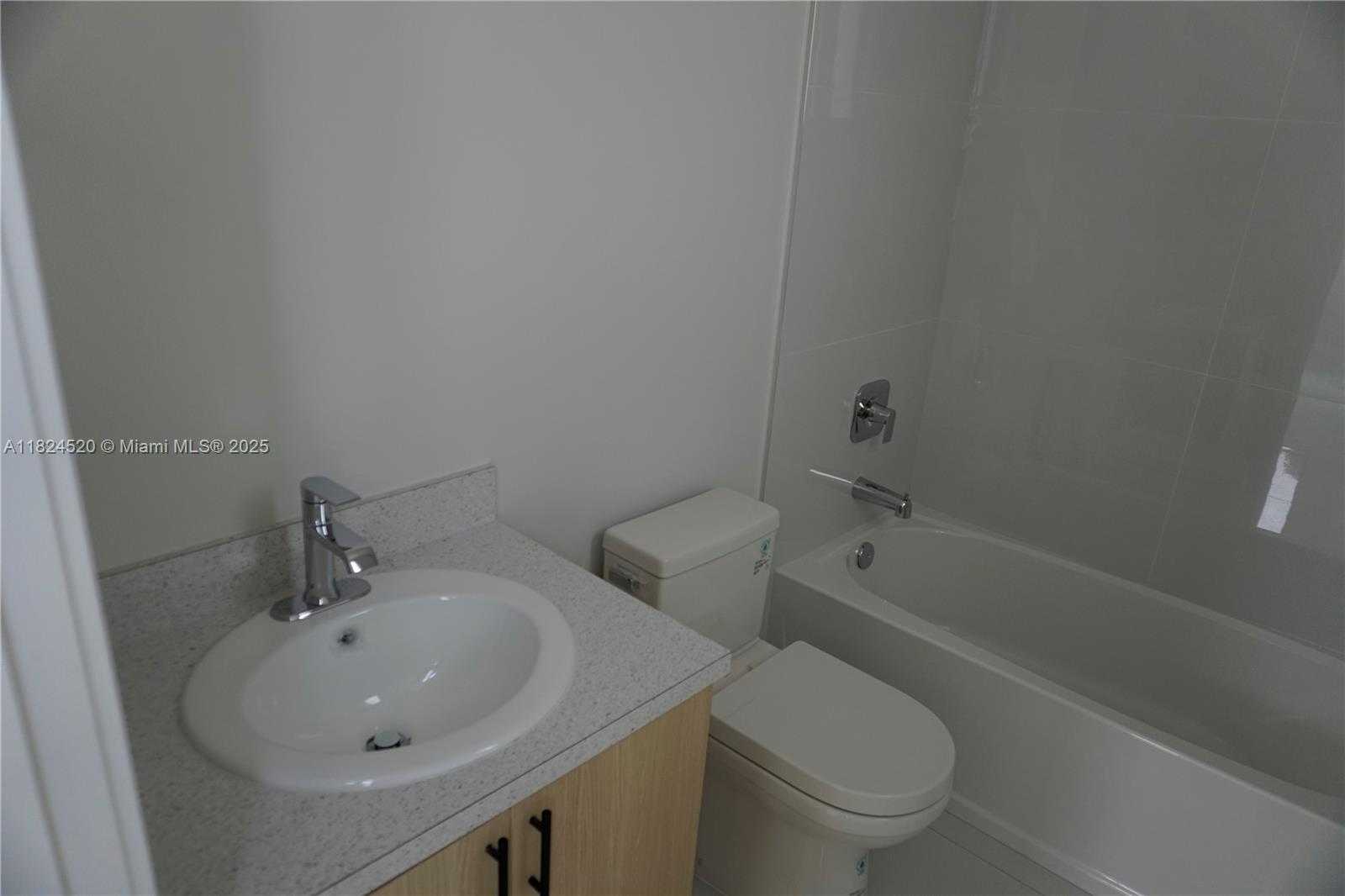 Small Image of 12383 SOUTH WEST 220 ST, Miami Number 6