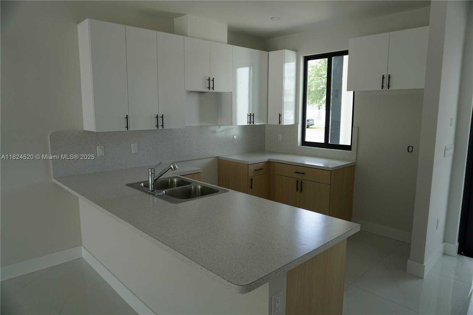 Small Image of 12383 SOUTH WEST 220 ST, Miami Number 7