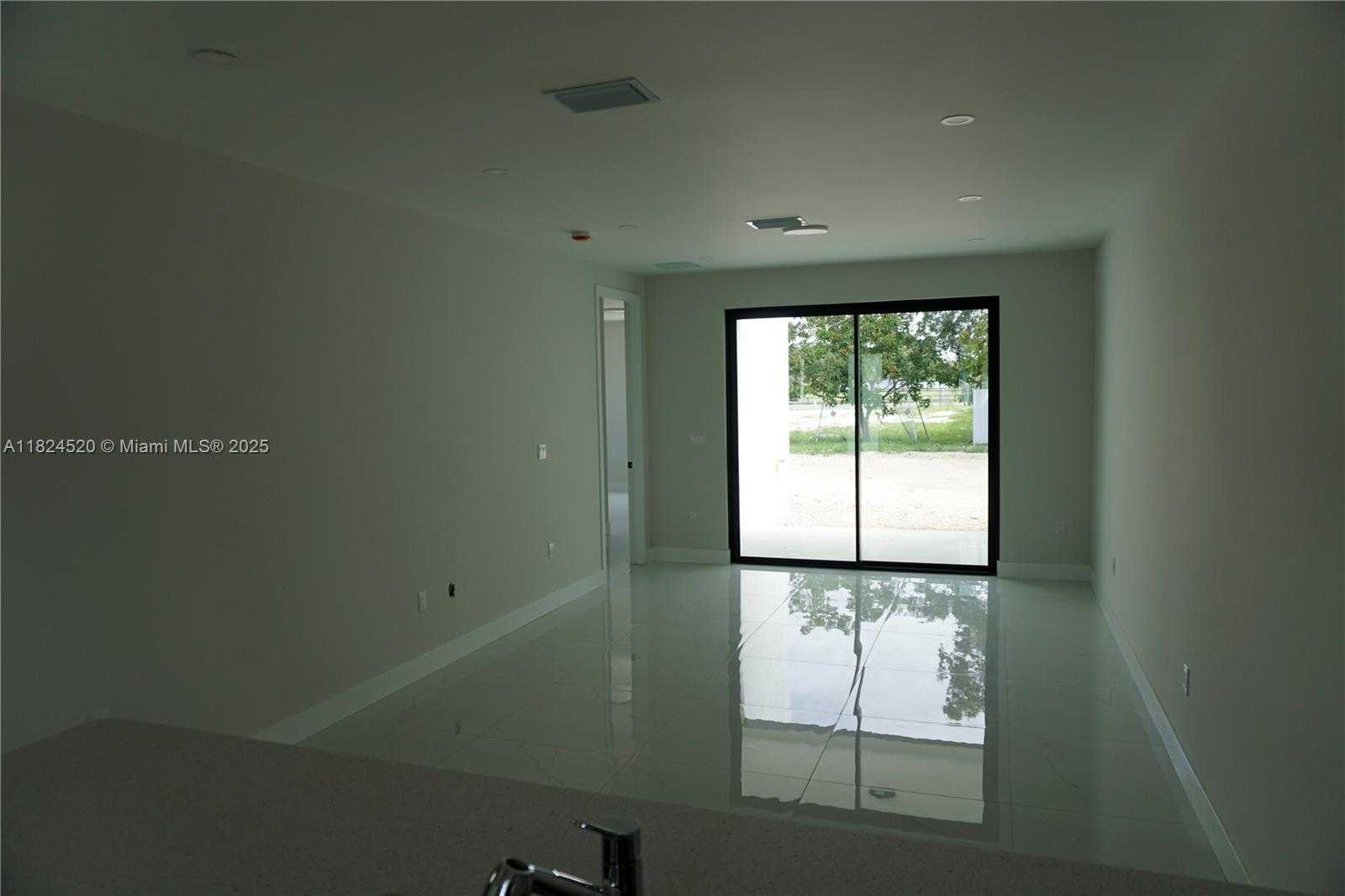 Small Image of 12383 SOUTH WEST 220 ST, Miami Number 8