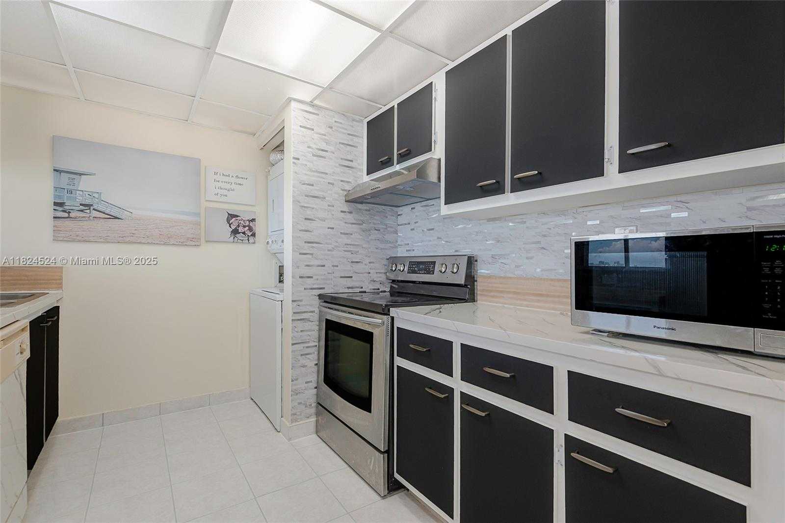 Small Image of 7601 EAST TREASURE DR #1517, North Bay Village Number 10