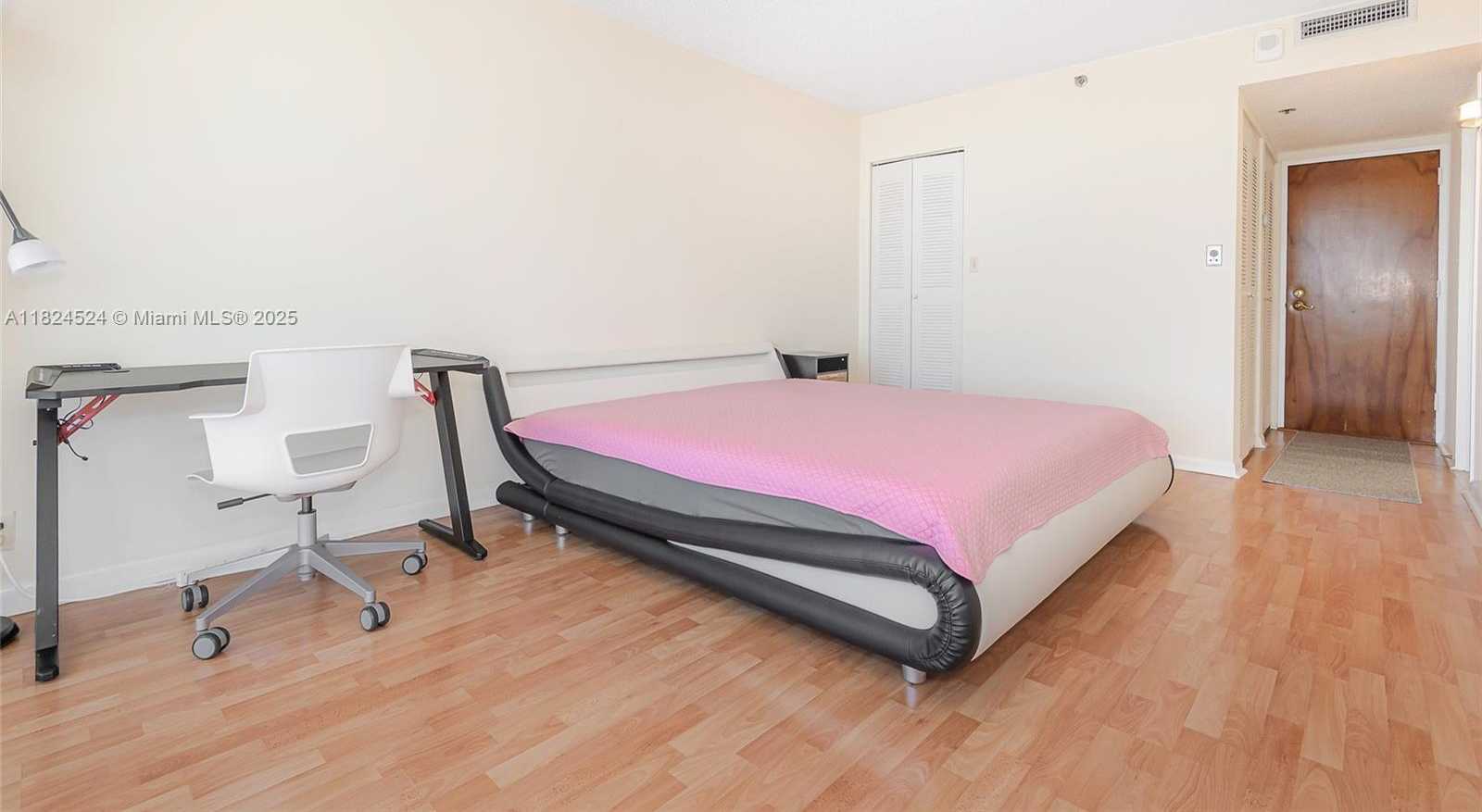 Small Image of 7601 EAST TREASURE DR #1517, North Bay Village Number 13