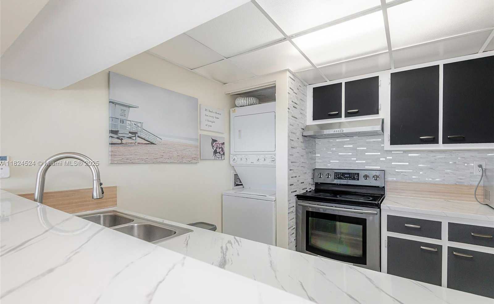 Small Image of 7601 EAST TREASURE DR #1517, North Bay Village Number 8