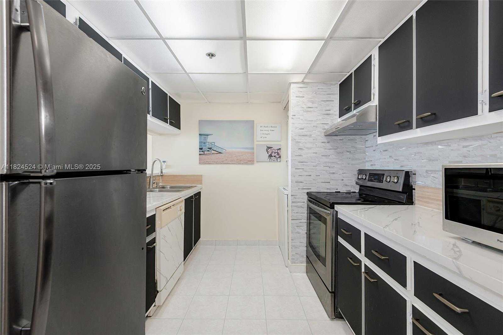 Small Image of 7601 EAST TREASURE DR #1517, North Bay Village Number 9