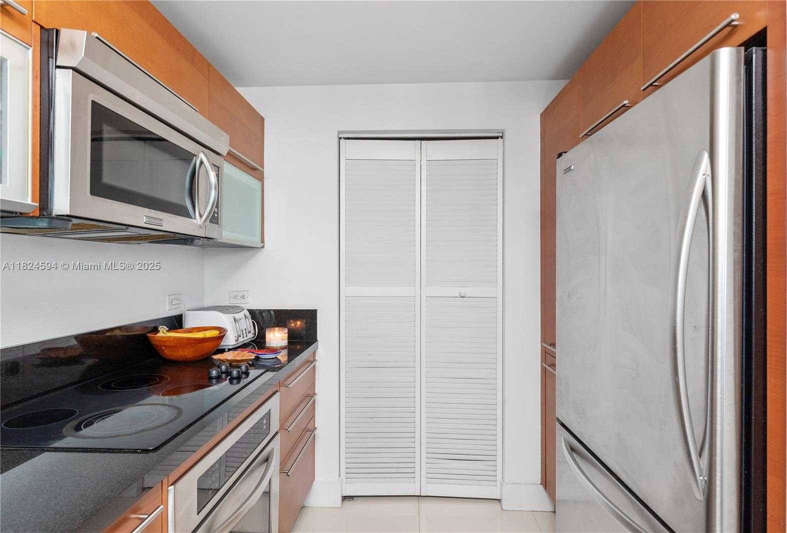 Small Image of 244 BISCAYNE BLVD #4107, Miami Number 14