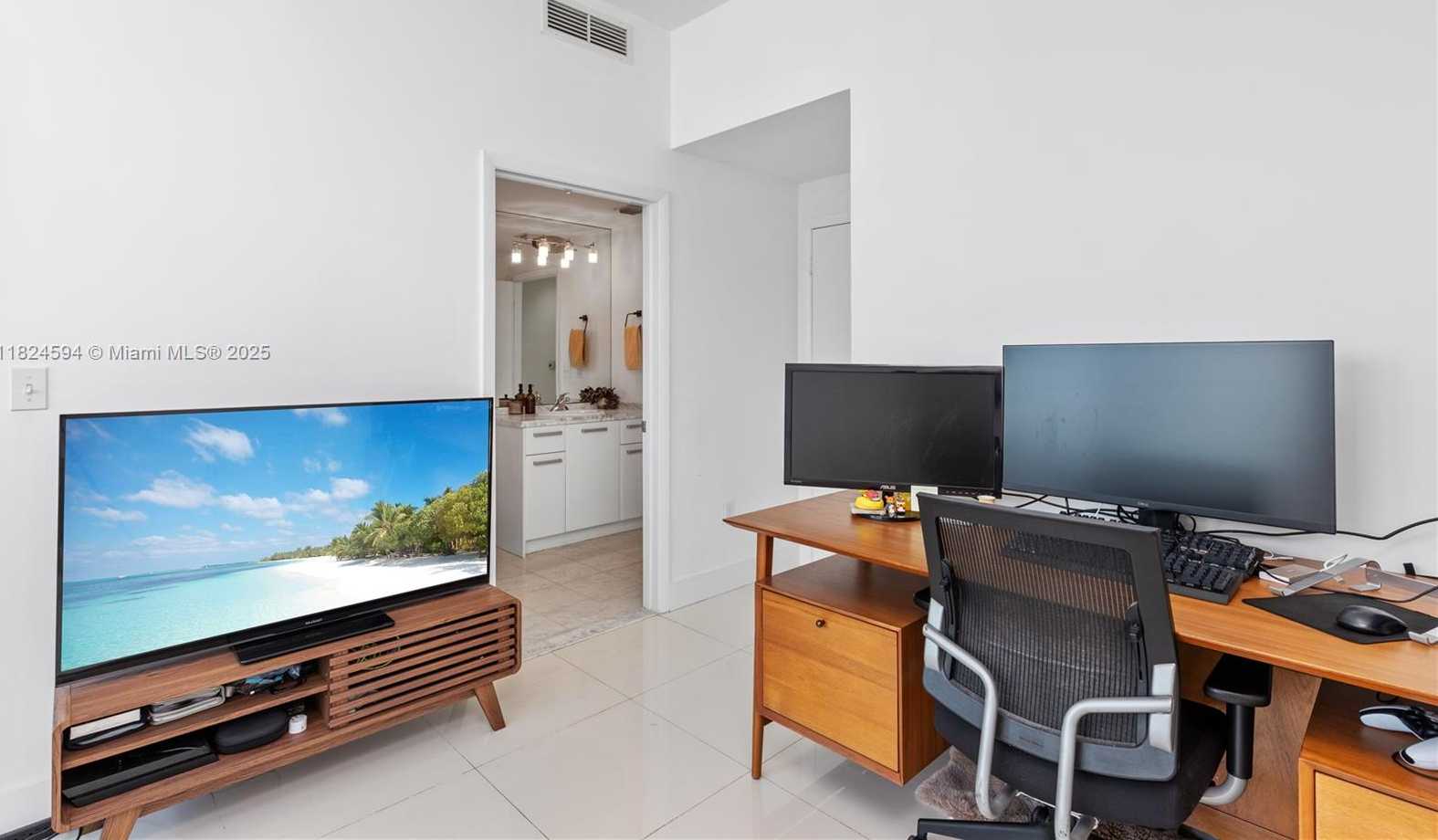 Small Image of 244 BISCAYNE BLVD #4107, Miami Number 29