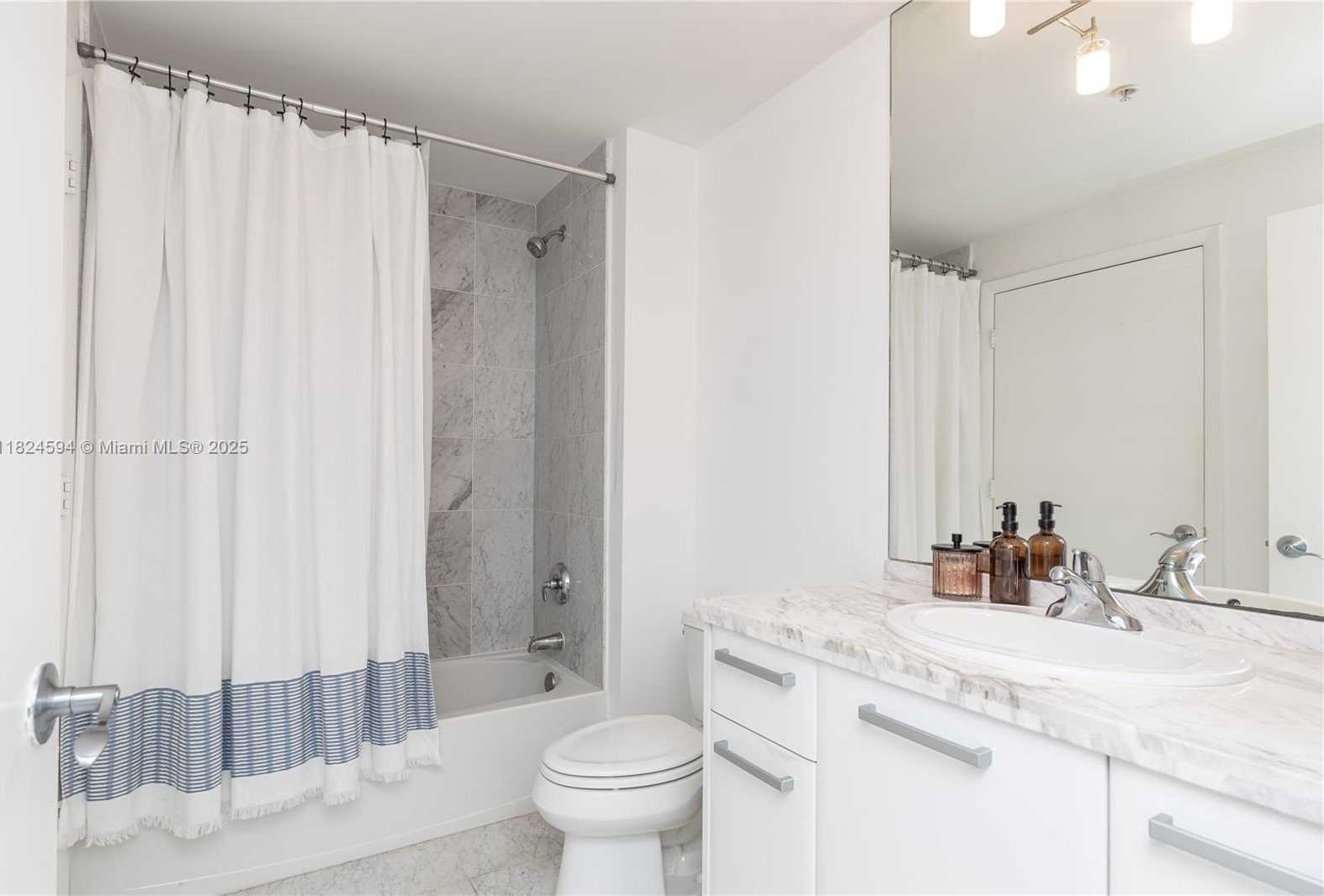 Small Image of 244 BISCAYNE BLVD #4107, Miami Number 33