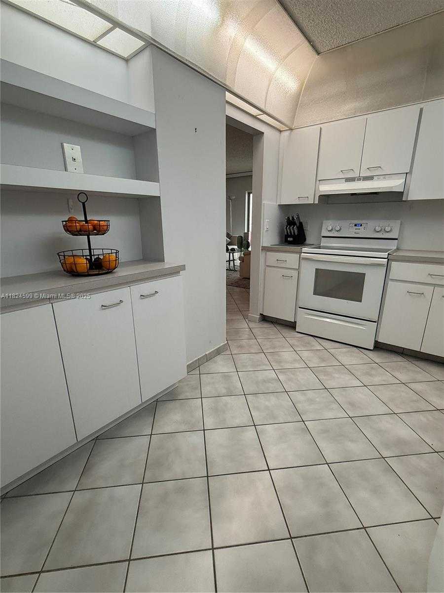 Small Image of 4001 HILLCREST DR #710, Hollywood Number 11
