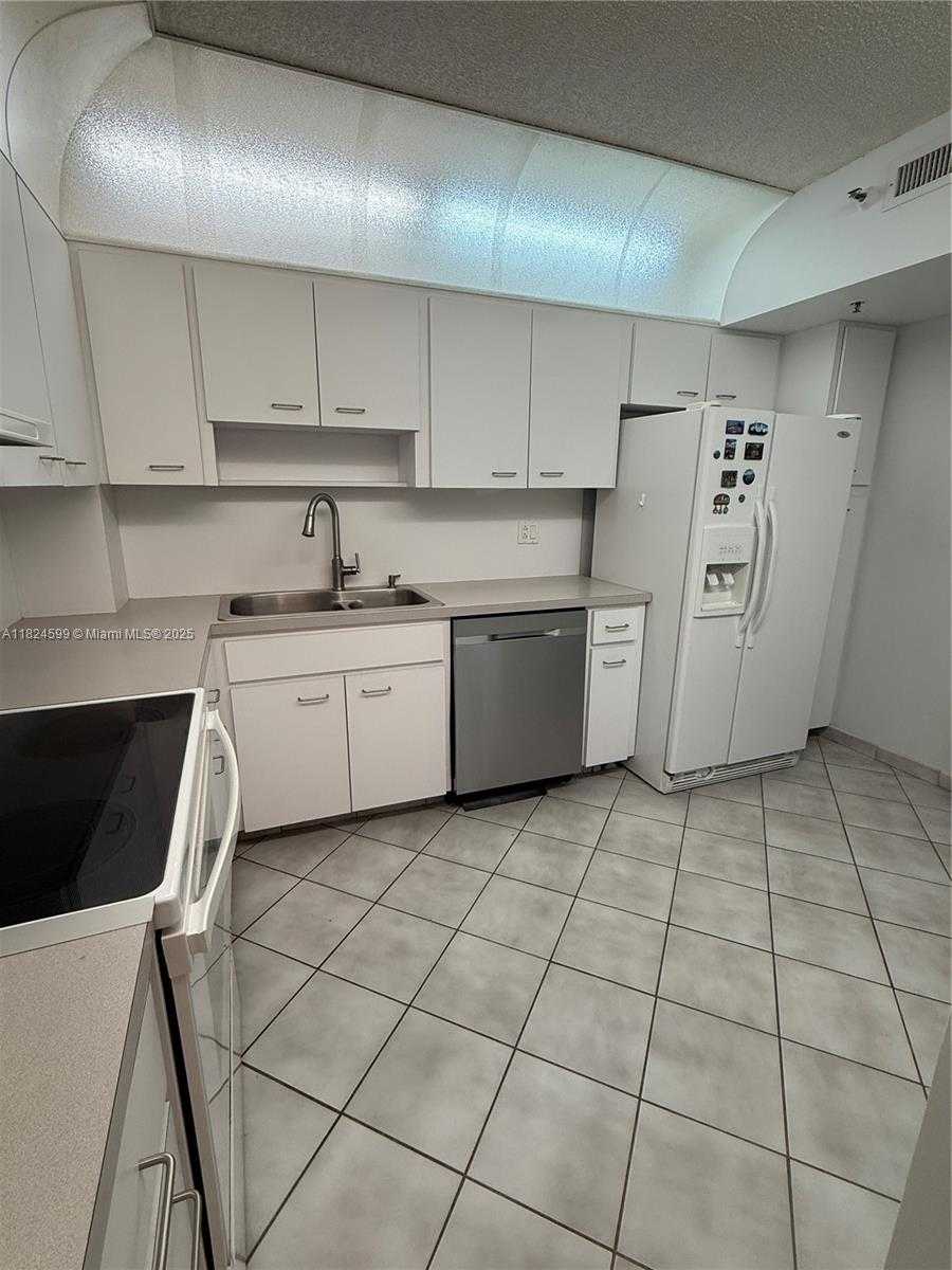 Small Image of 4001 HILLCREST DR #710, Hollywood Number 12