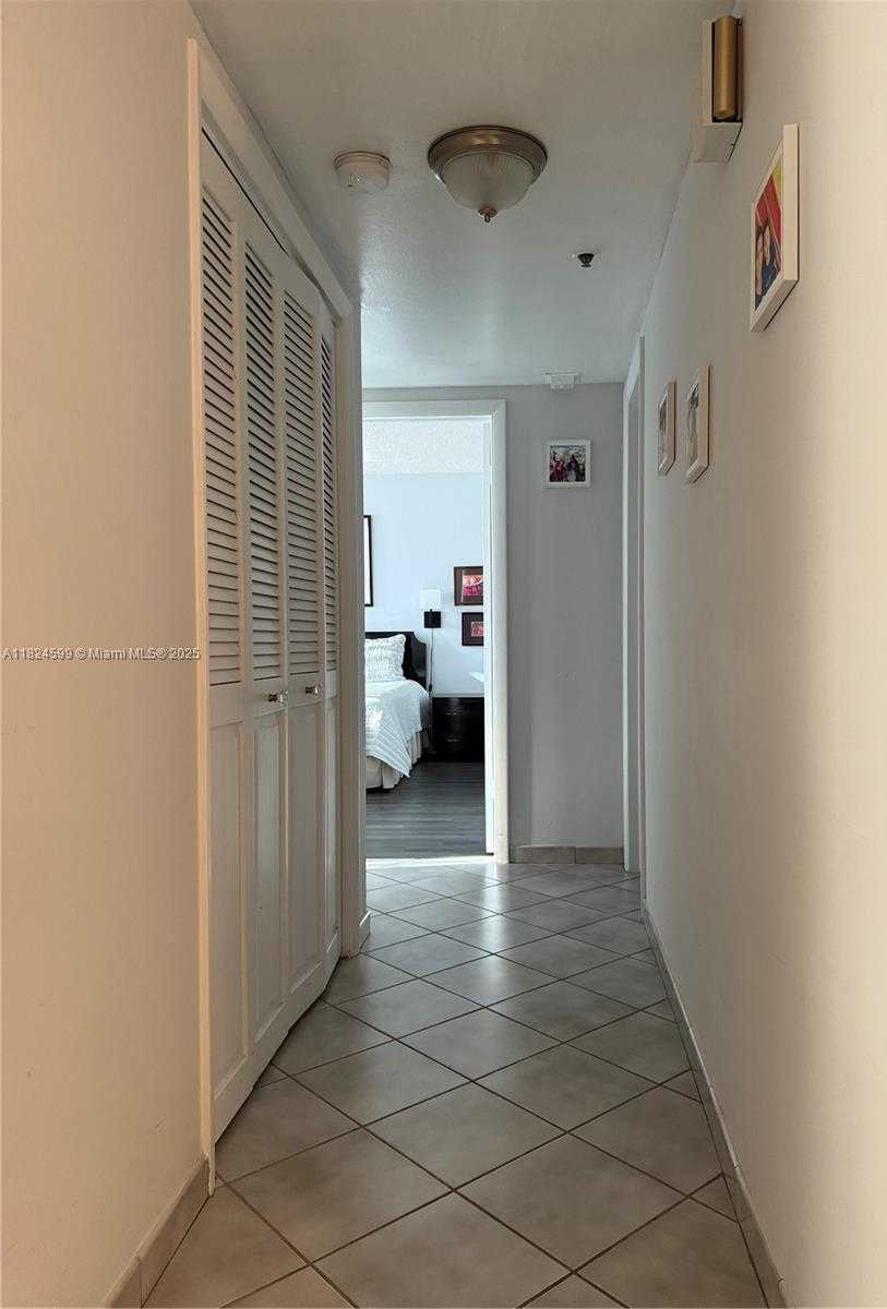 Small Image of 4001 HILLCREST DR #710, Hollywood Number 14
