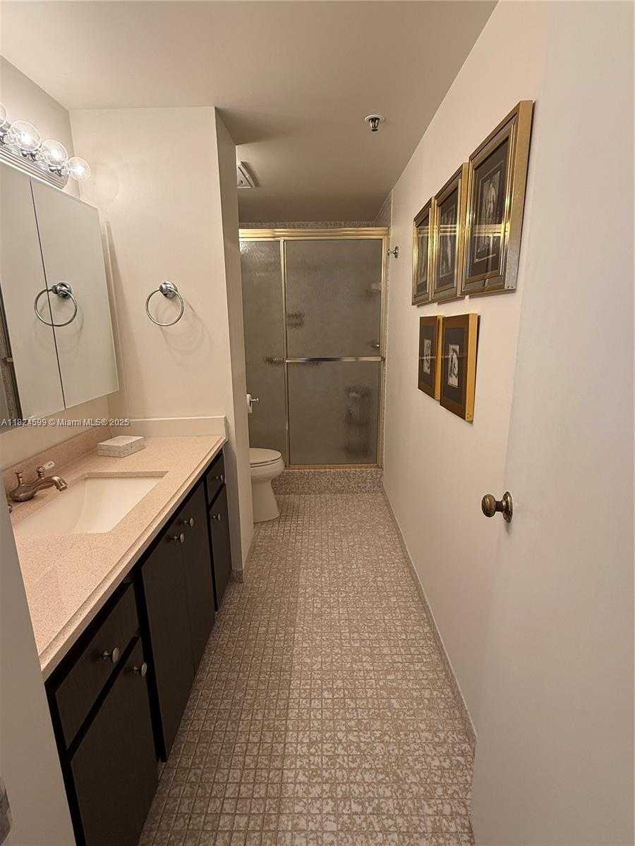 Small Image of 4001 HILLCREST DR #710, Hollywood Number 15