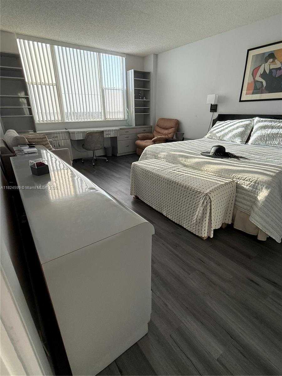 Small Image of 4001 HILLCREST DR #710, Hollywood Number 17
