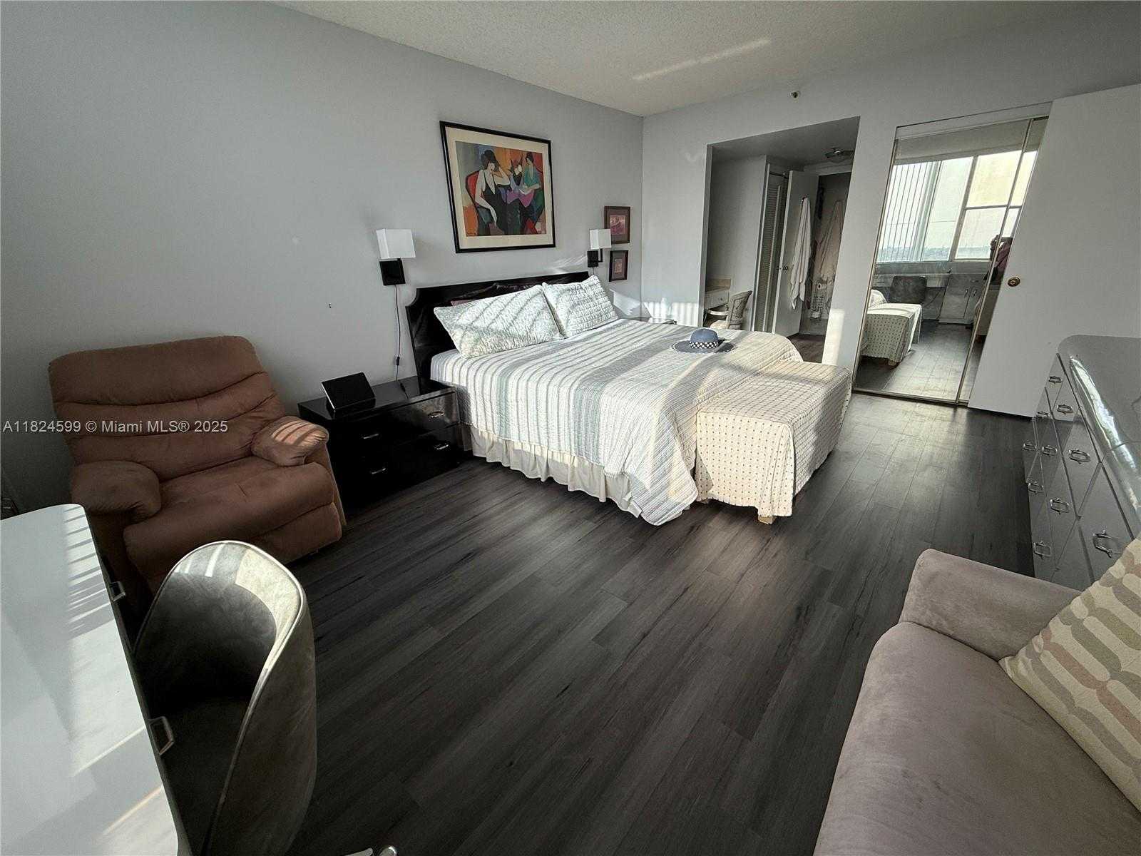 Small Image of 4001 HILLCREST DR #710, Hollywood Number 19
