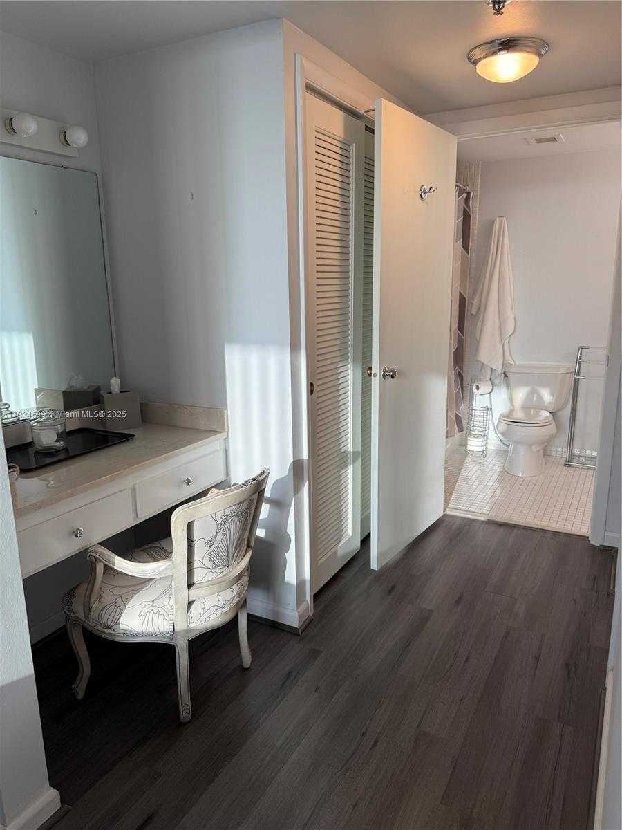 Small Image of 4001 HILLCREST DR #710, Hollywood Number 20