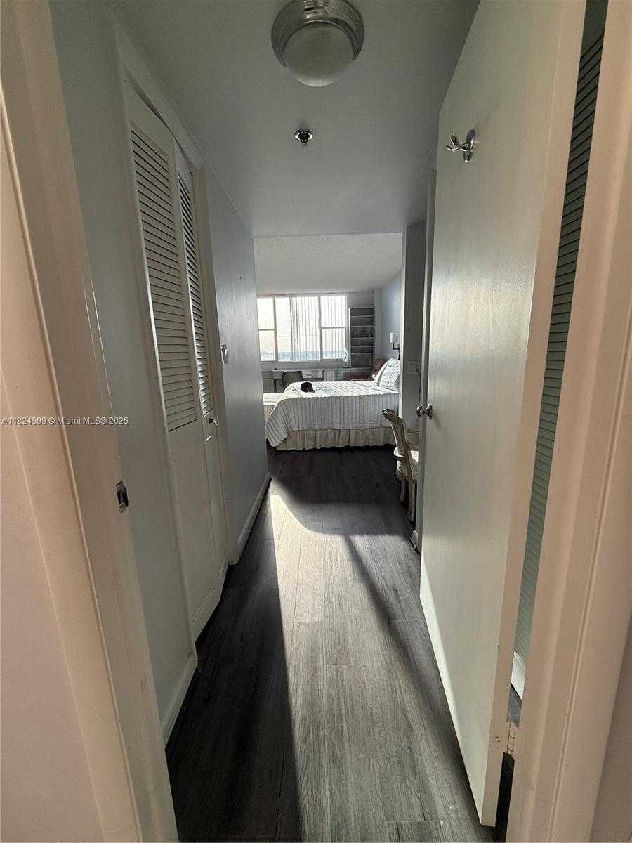 Small Image of 4001 HILLCREST DR #710, Hollywood Number 22
