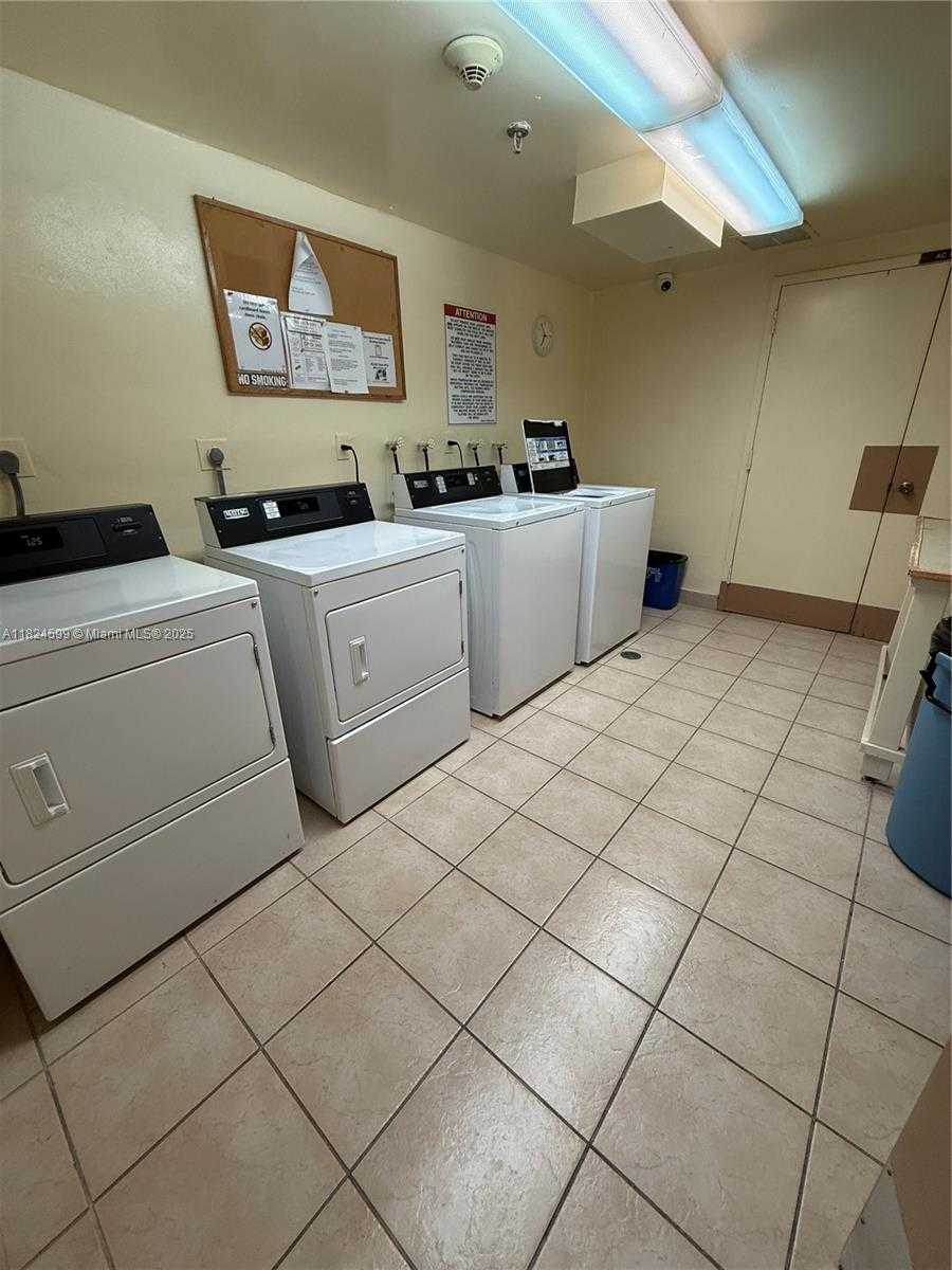 Small Image of 4001 HILLCREST DR #710, Hollywood Number 23