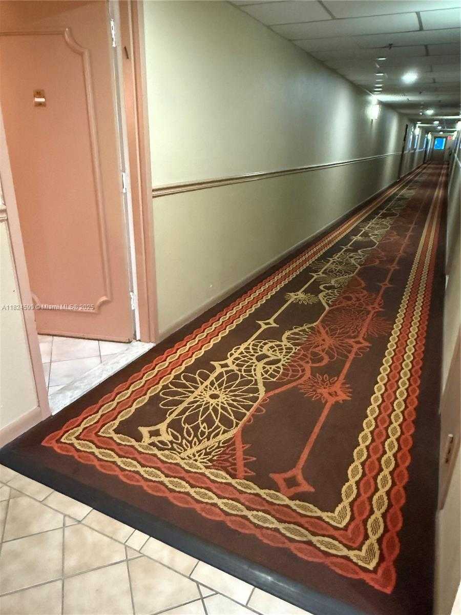 Small Image of 4001 HILLCREST DR #710, Hollywood Number 25