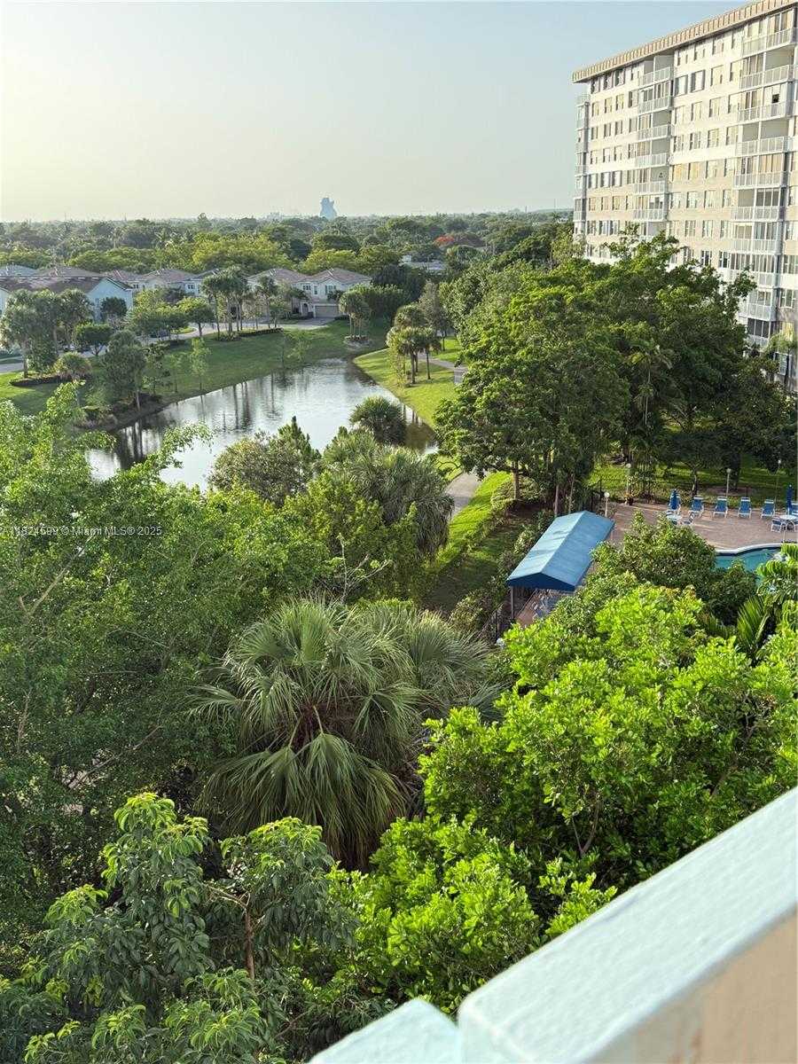 Small Image of 4001 HILLCREST DR #710, Hollywood Number 29