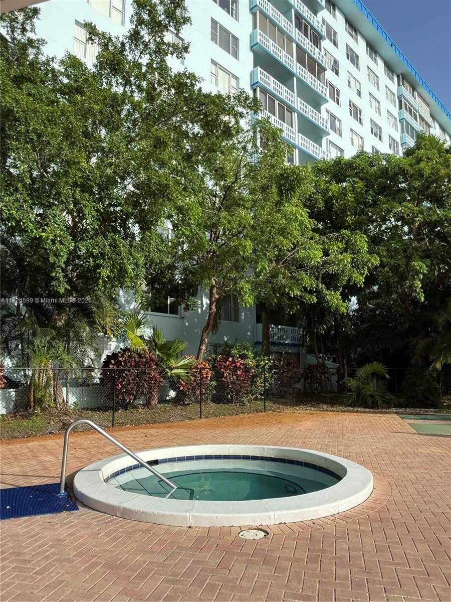 Small Image of 4001 HILLCREST DR #710, Hollywood Number 4