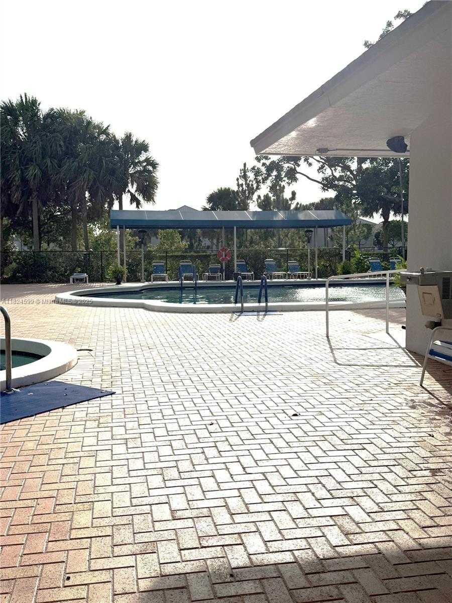 Small Image of 4001 HILLCREST DR #710, Hollywood Number 5