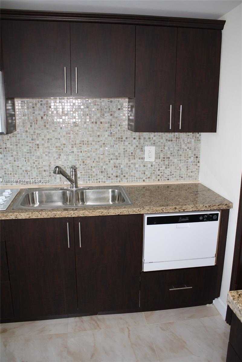 Small Image of 2930 POINT EAST DR #E309, Aventura Number 4