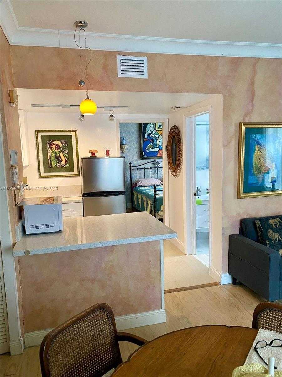 Small Image of 750 PENNSYLVANIA AVE #3, Miami Beach Number 14