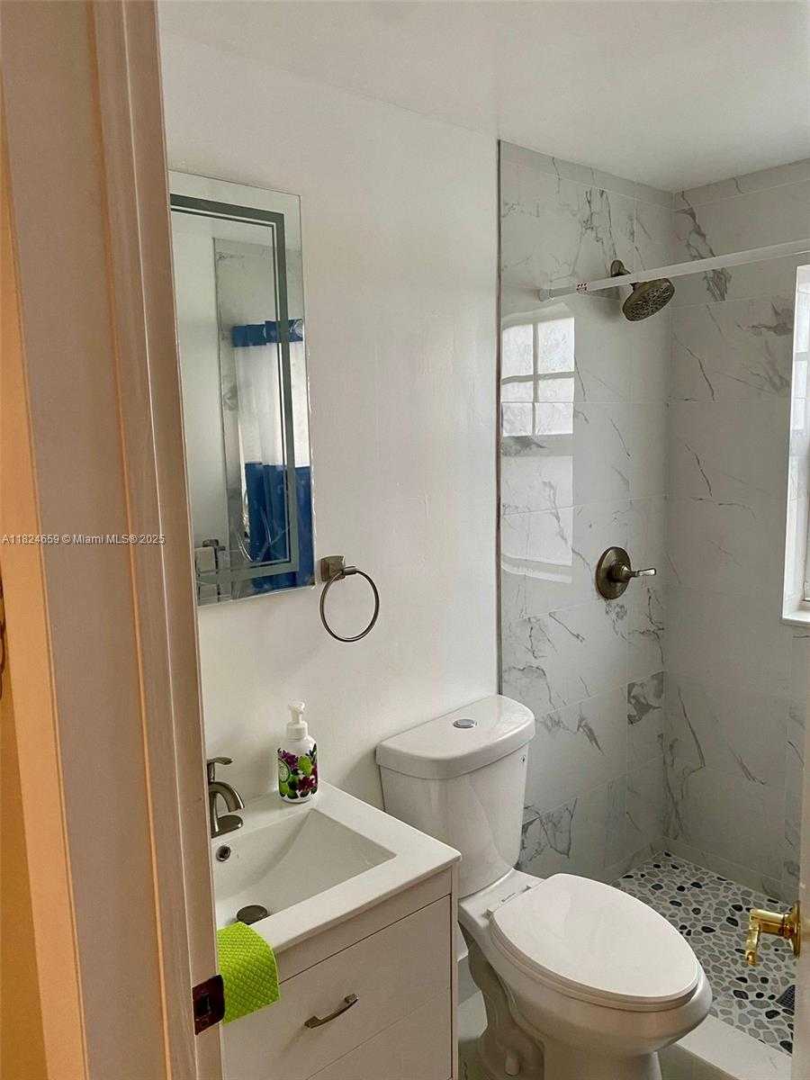 Small Image of 750 PENNSYLVANIA AVE #3, Miami Beach Number 17