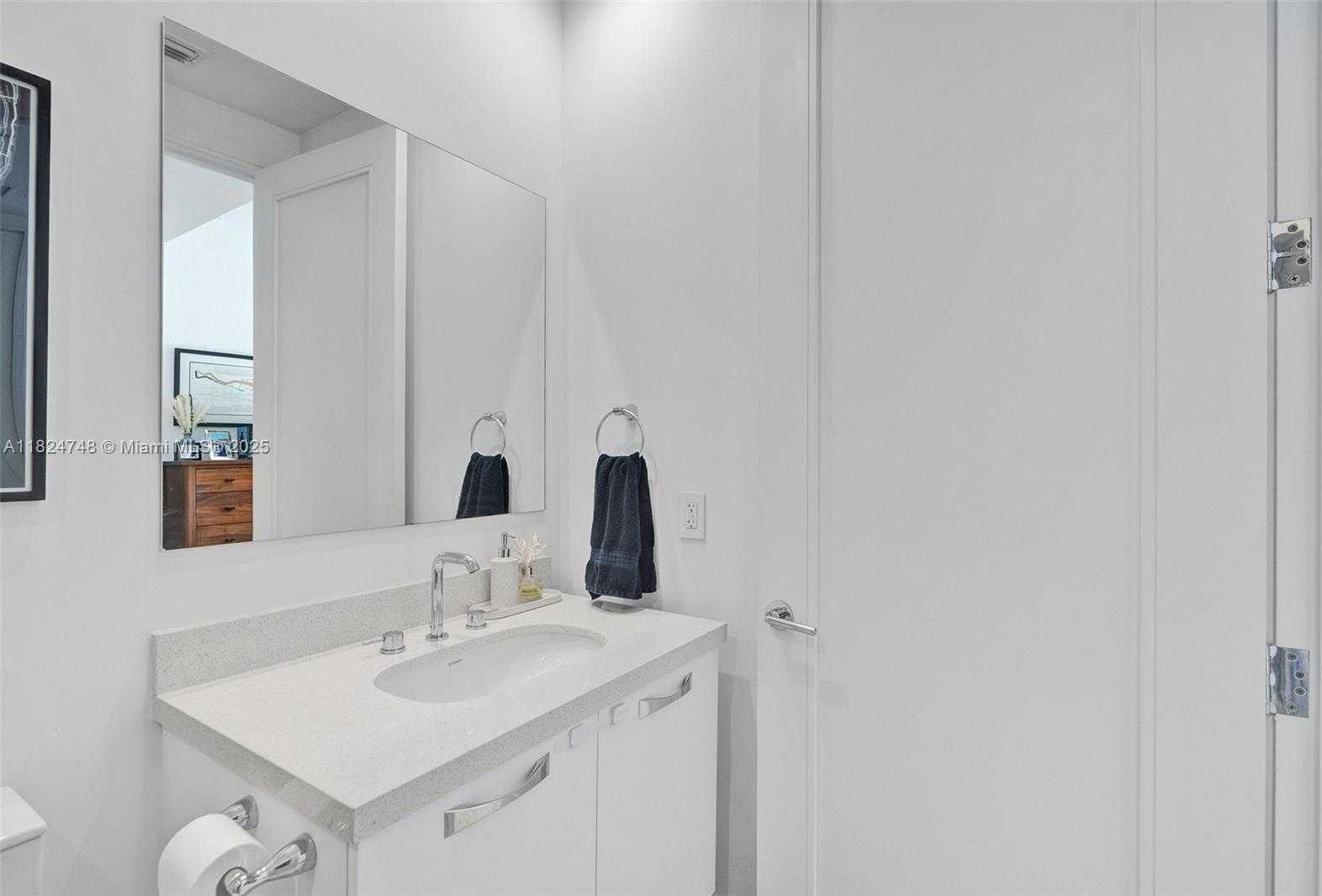 Small Image of 718 VALENCIA AVE #204, Coral Gables Number 24