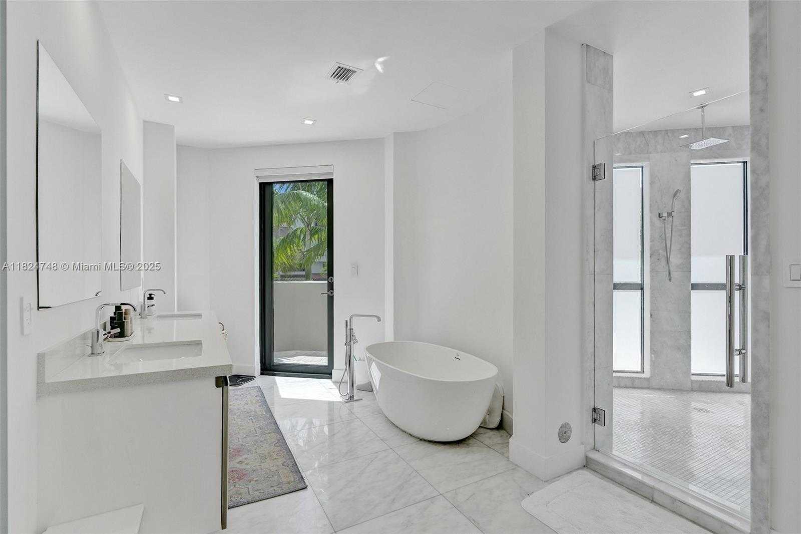 Small Image of 718 VALENCIA AVE #204, Coral Gables Number 33