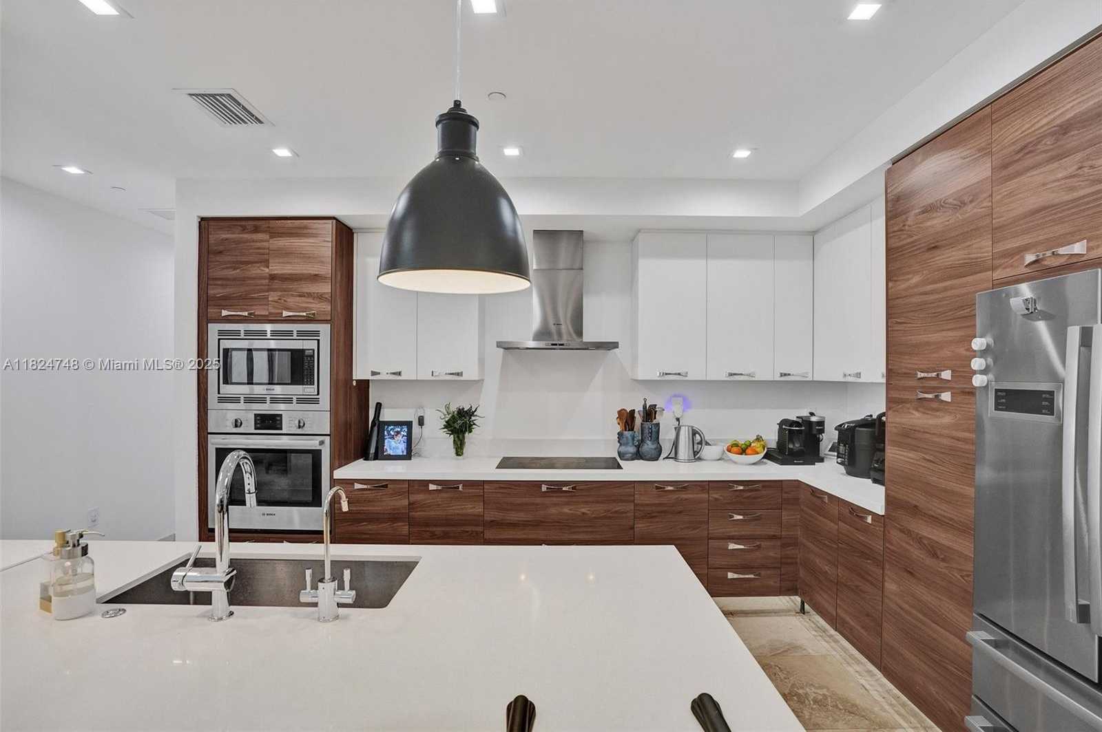 Small Image of 718 VALENCIA AVE #204, Coral Gables Number 47