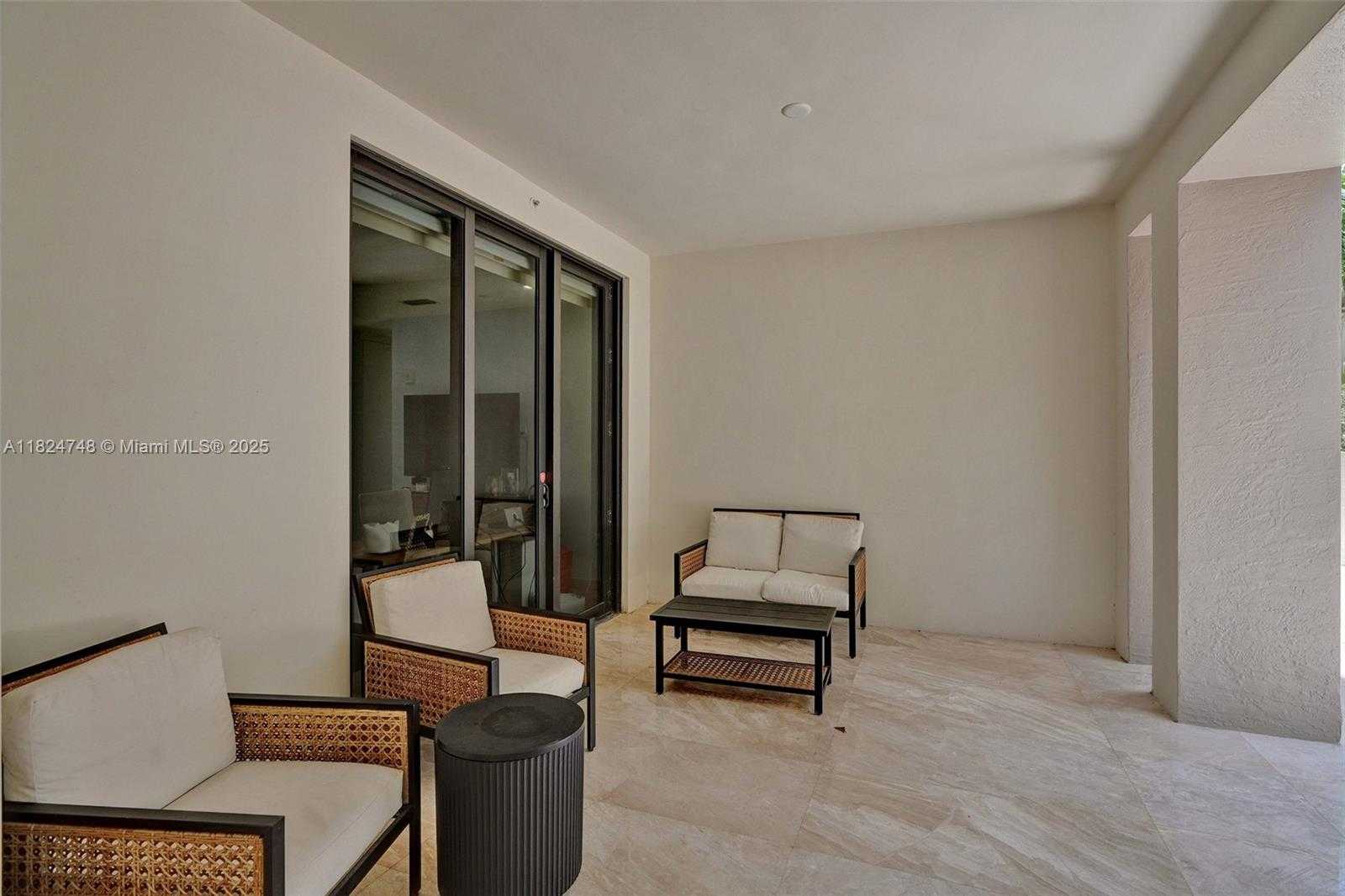 Small Image of 718 VALENCIA AVE #204, Coral Gables Number 87