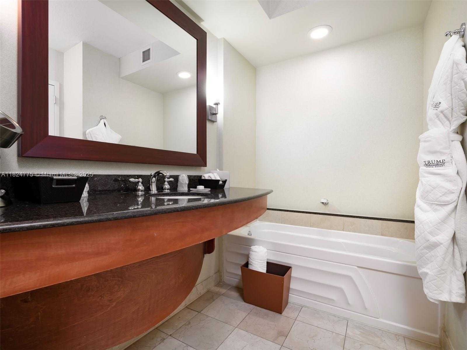 Small Image of 18001 COLLINS AVE #1418, Sunny Isles Beach Number 4