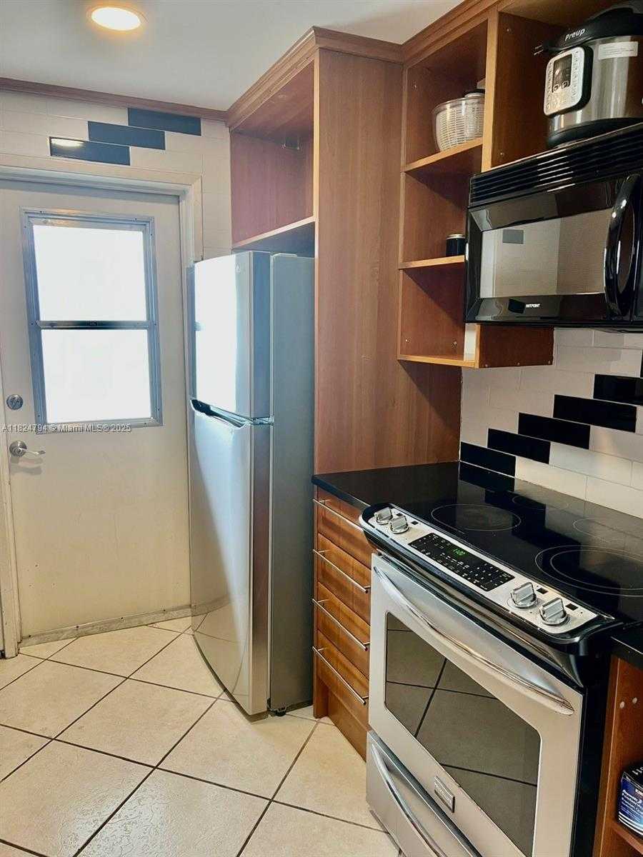 Small Image of 930 SOUTH EAST 9TH AVE #11, Pompano Beach Number 3