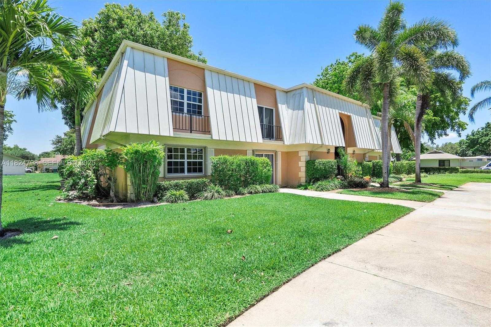 Small Image of 3660 CITRUS TRCE #4, Davie Number 17