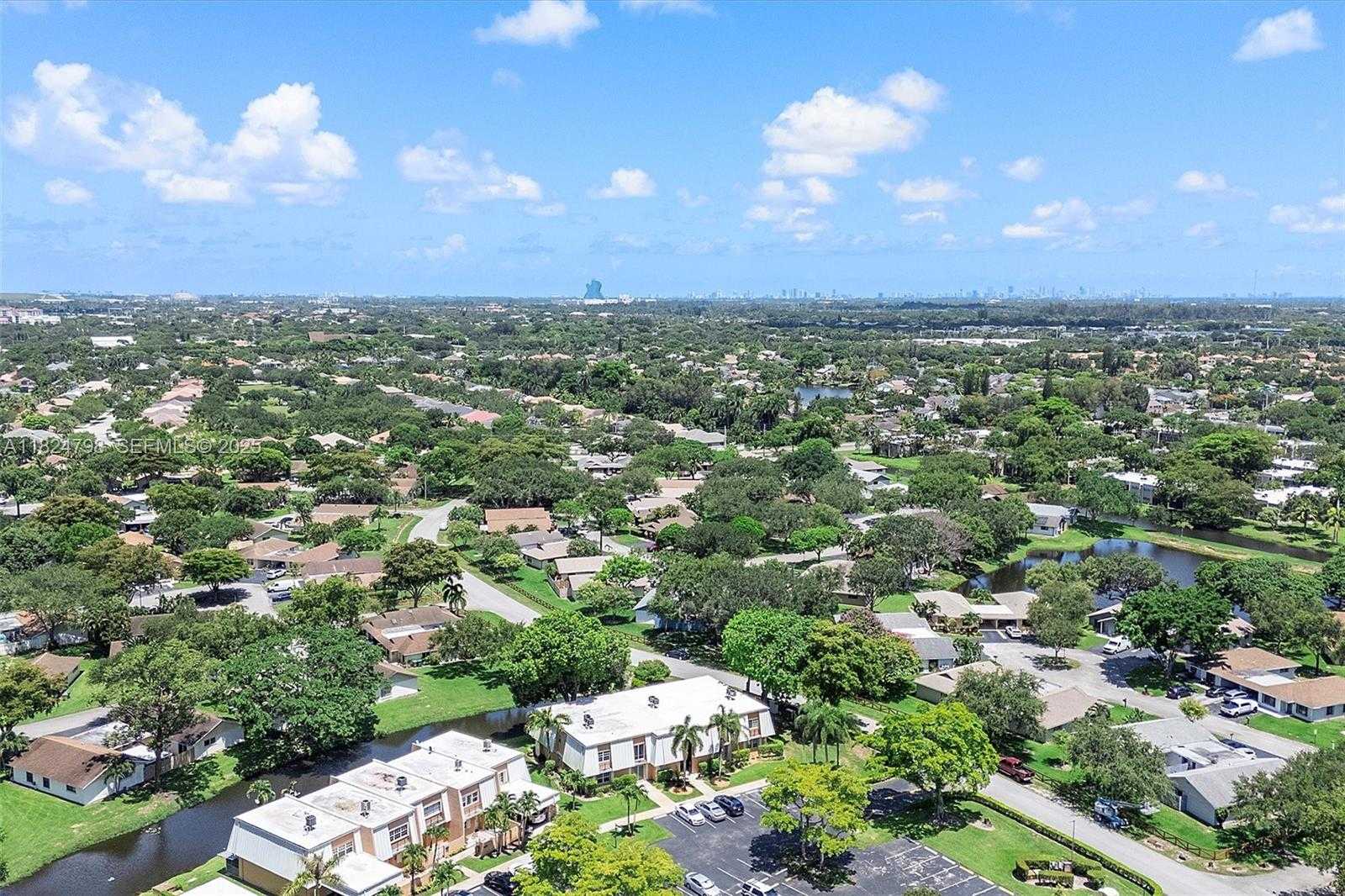 Small Image of 3660 CITRUS TRCE #4, Davie Number 21